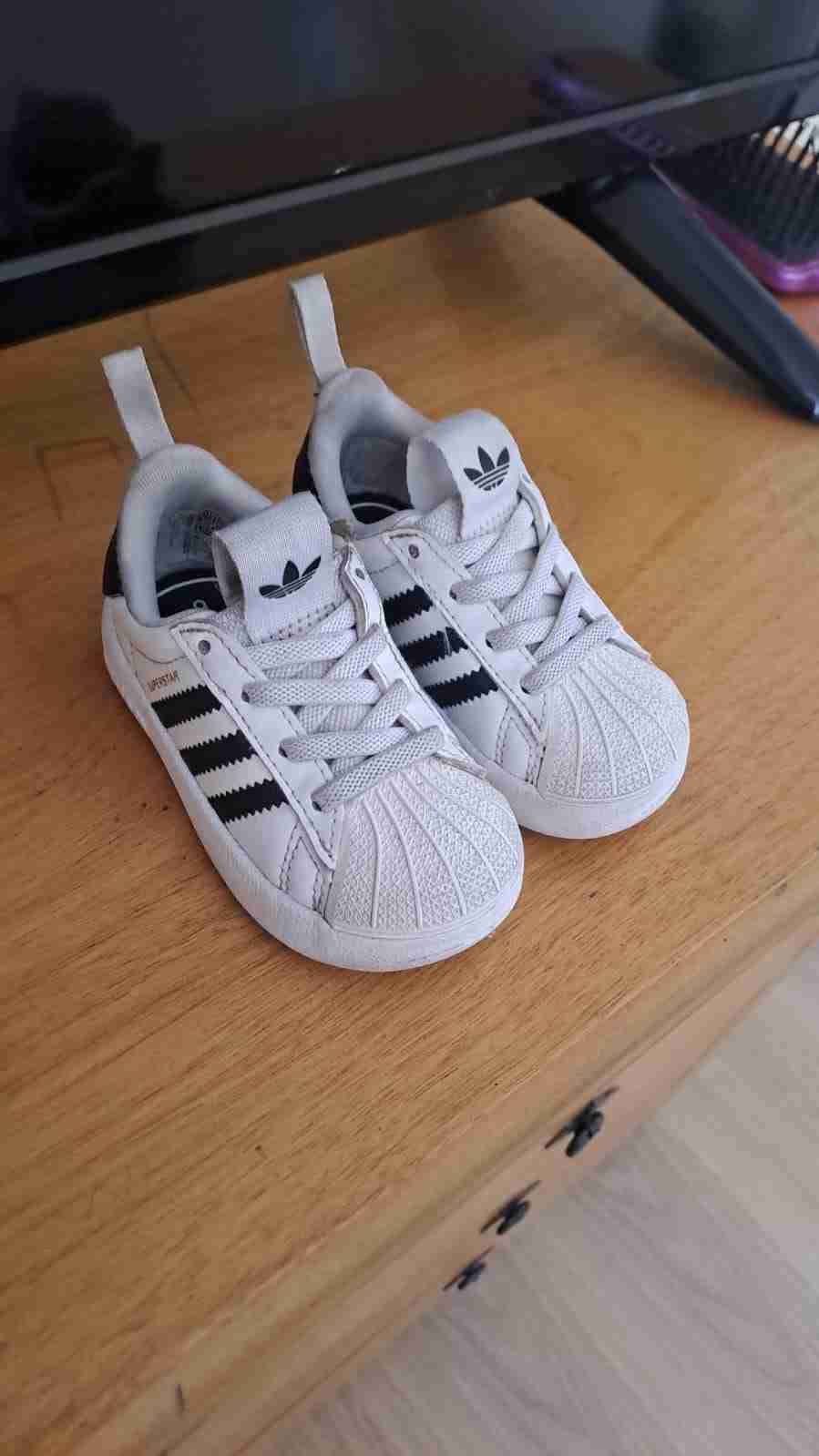 Zapatillas blancas de niño - miniatura 1