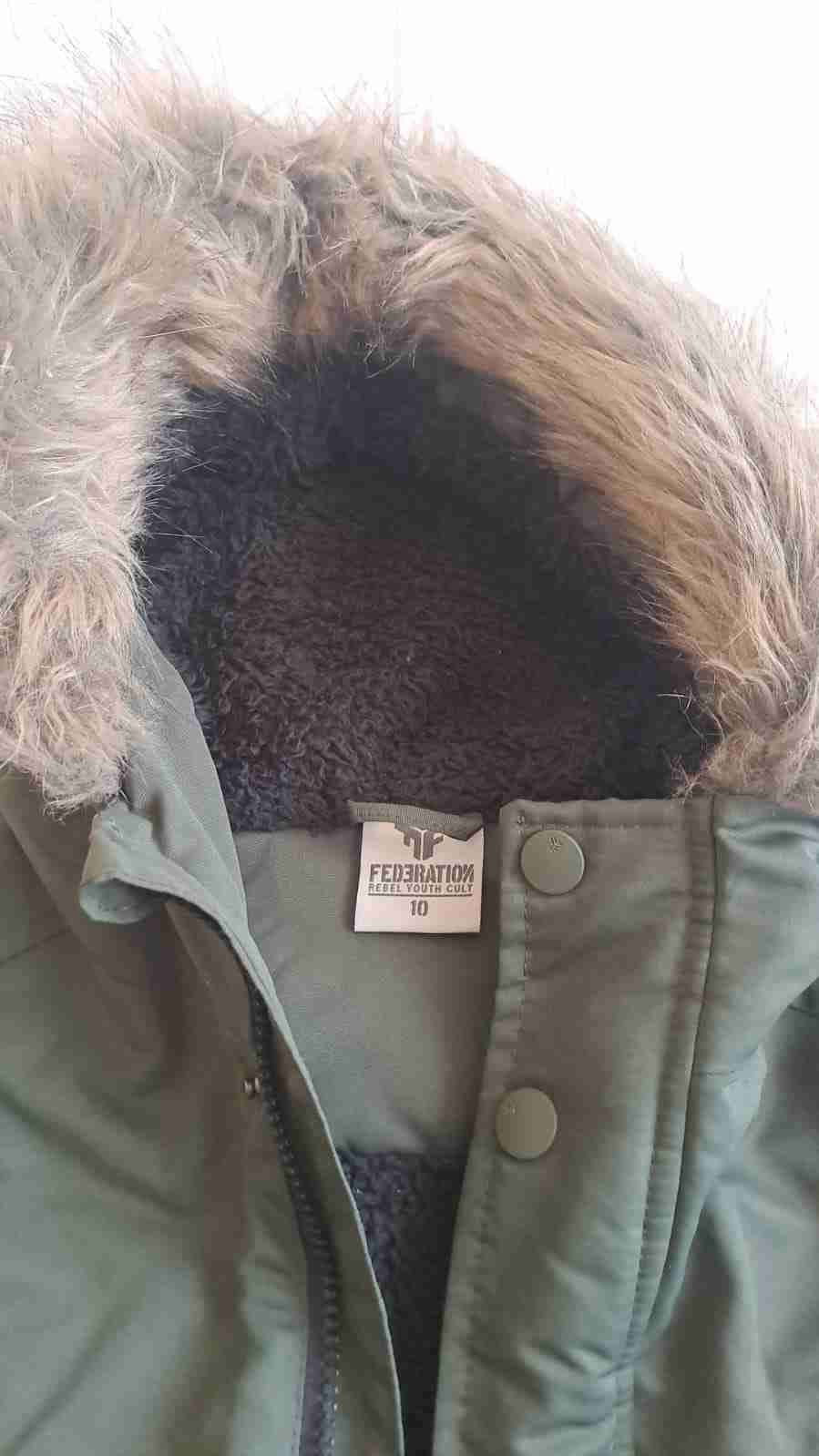 Parka verde con capucha - miniatura 2