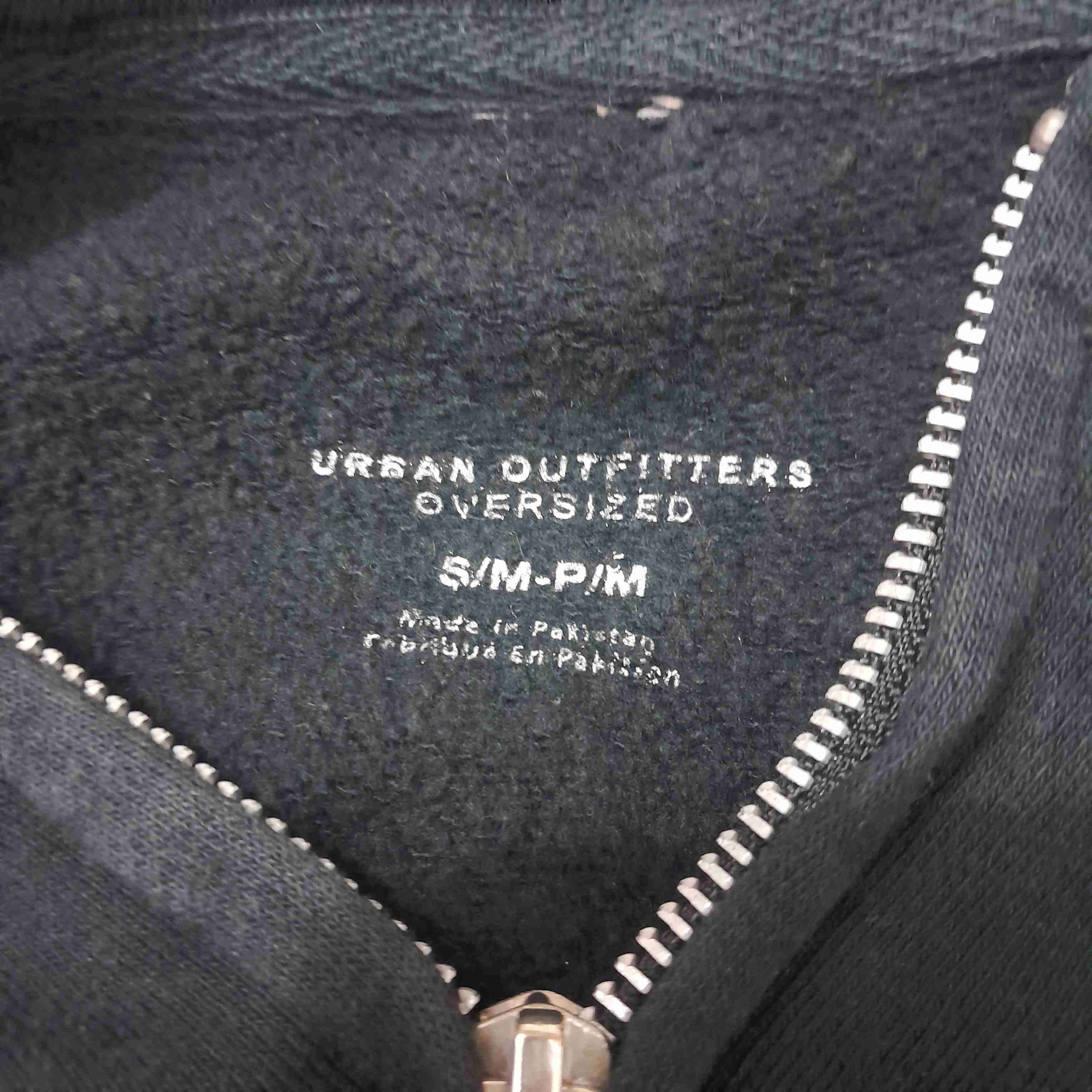 Polerón negro con capucha - miniatura 3