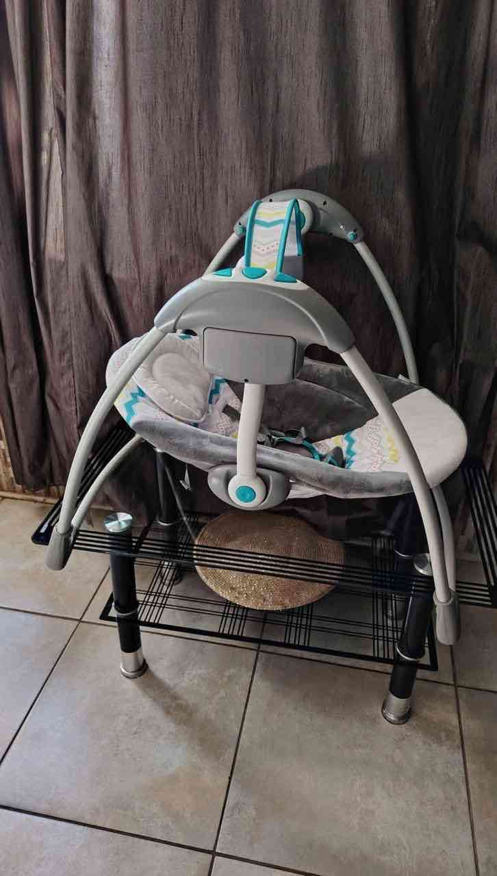 Silla nido o columpio para bebé con juguetes - miniatura 2