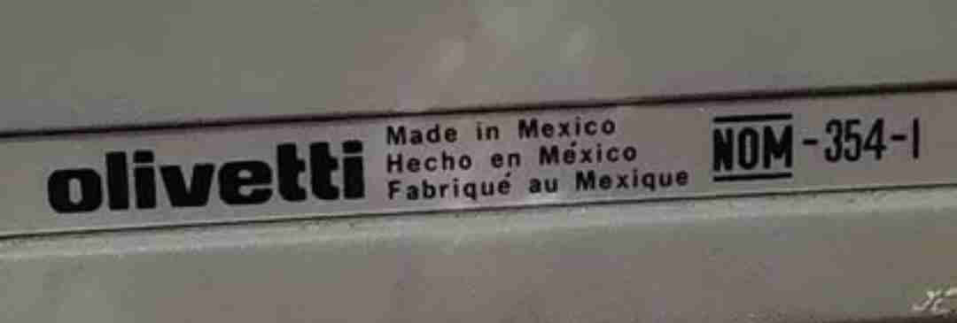 Máquina de escribir vintage gris - miniatura 2