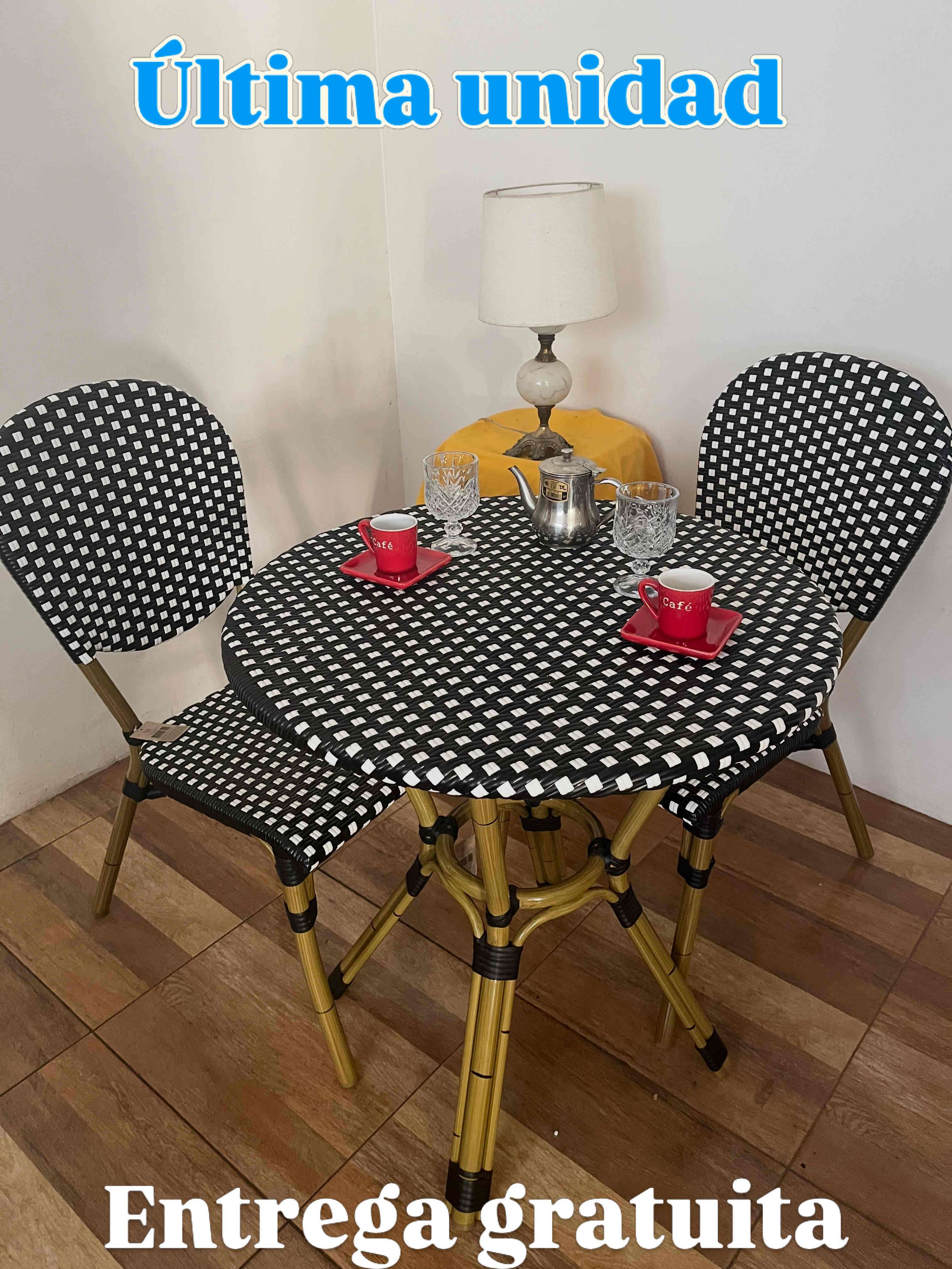 Juego de mesa y sillas estilo bistró