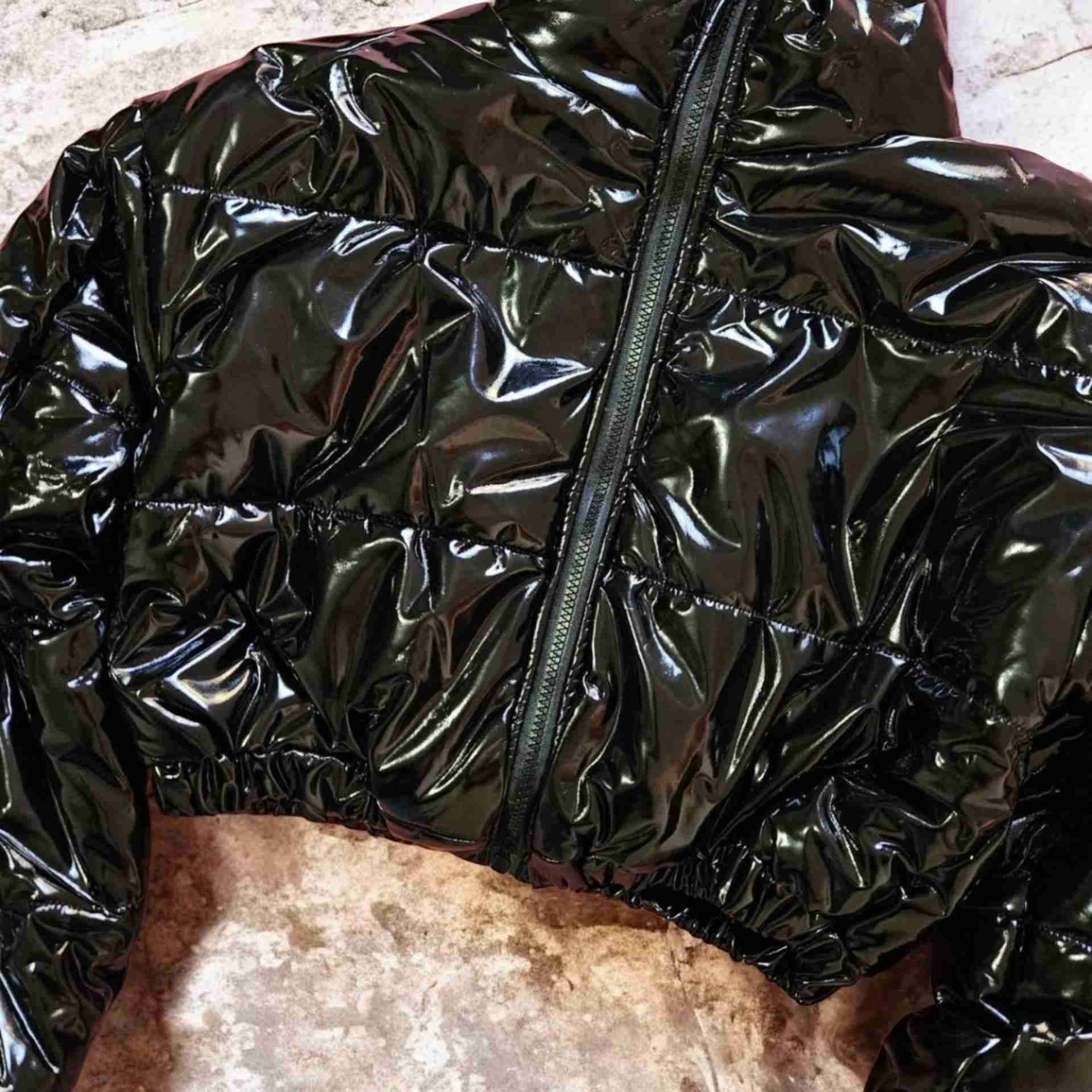 Chaqueta corta negra brillante - miniatura 2