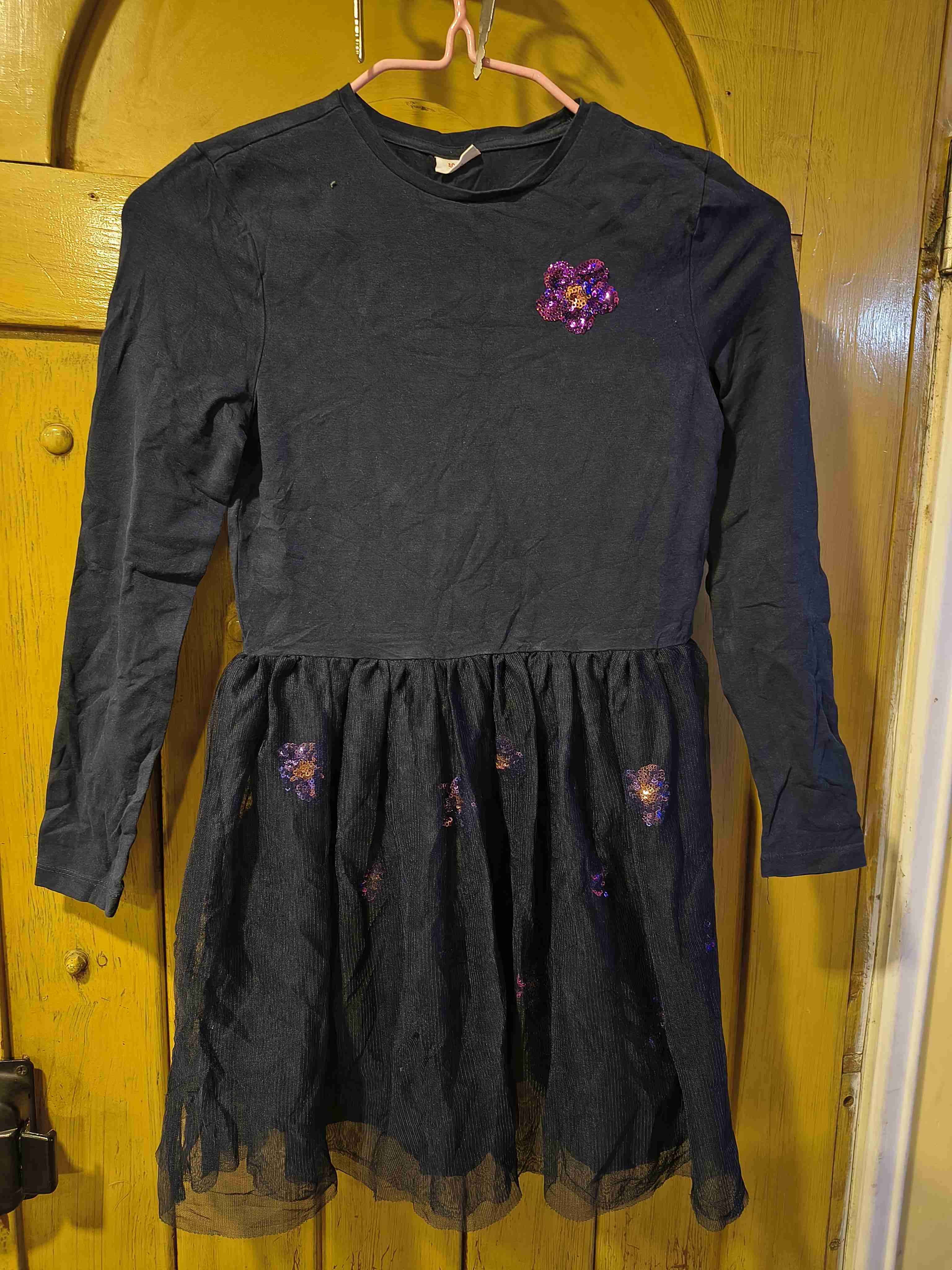 Vestido azul con detalles florales