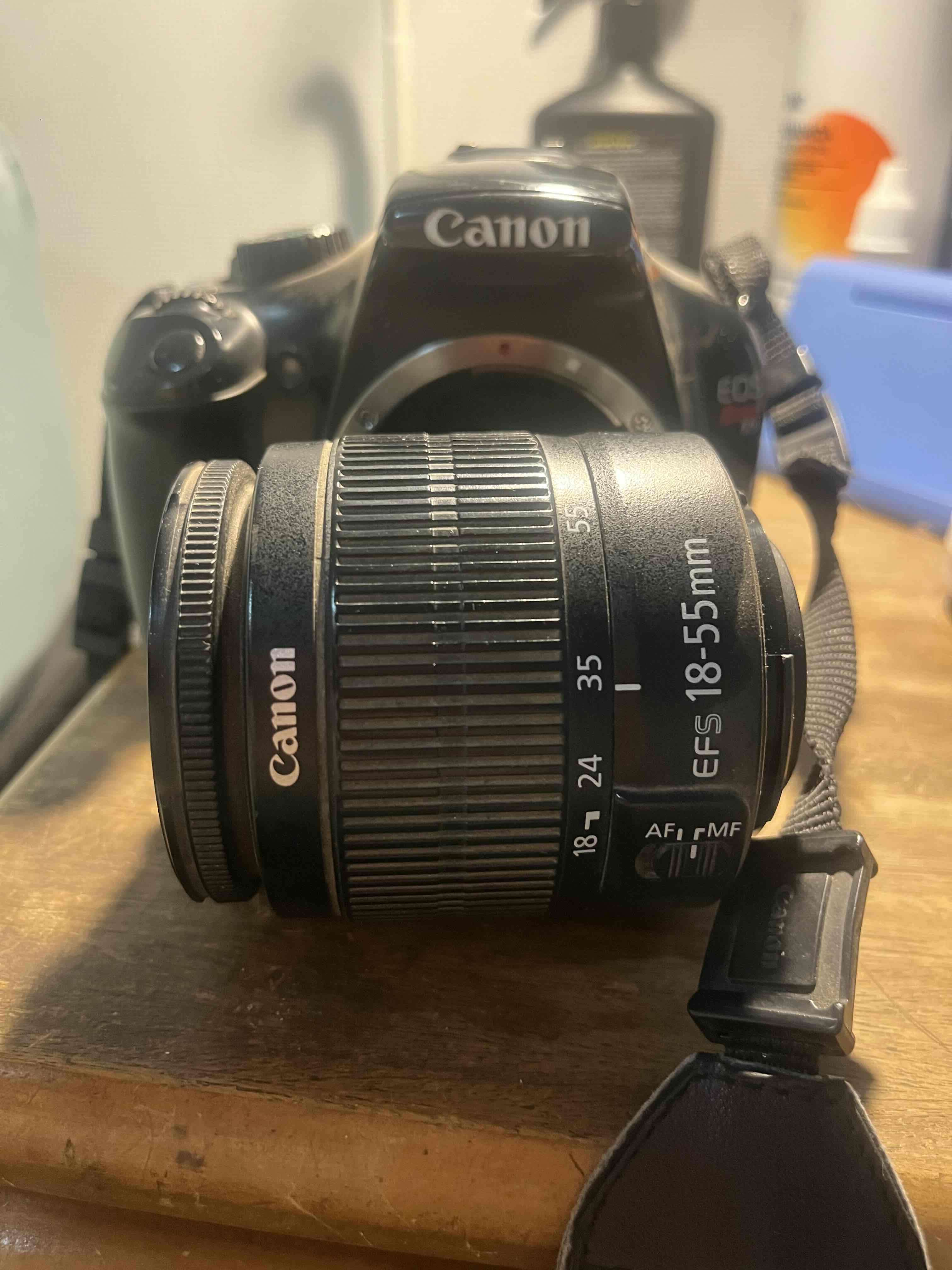 Cámara Canon EOS Rebel T3 usada - miniatura 2