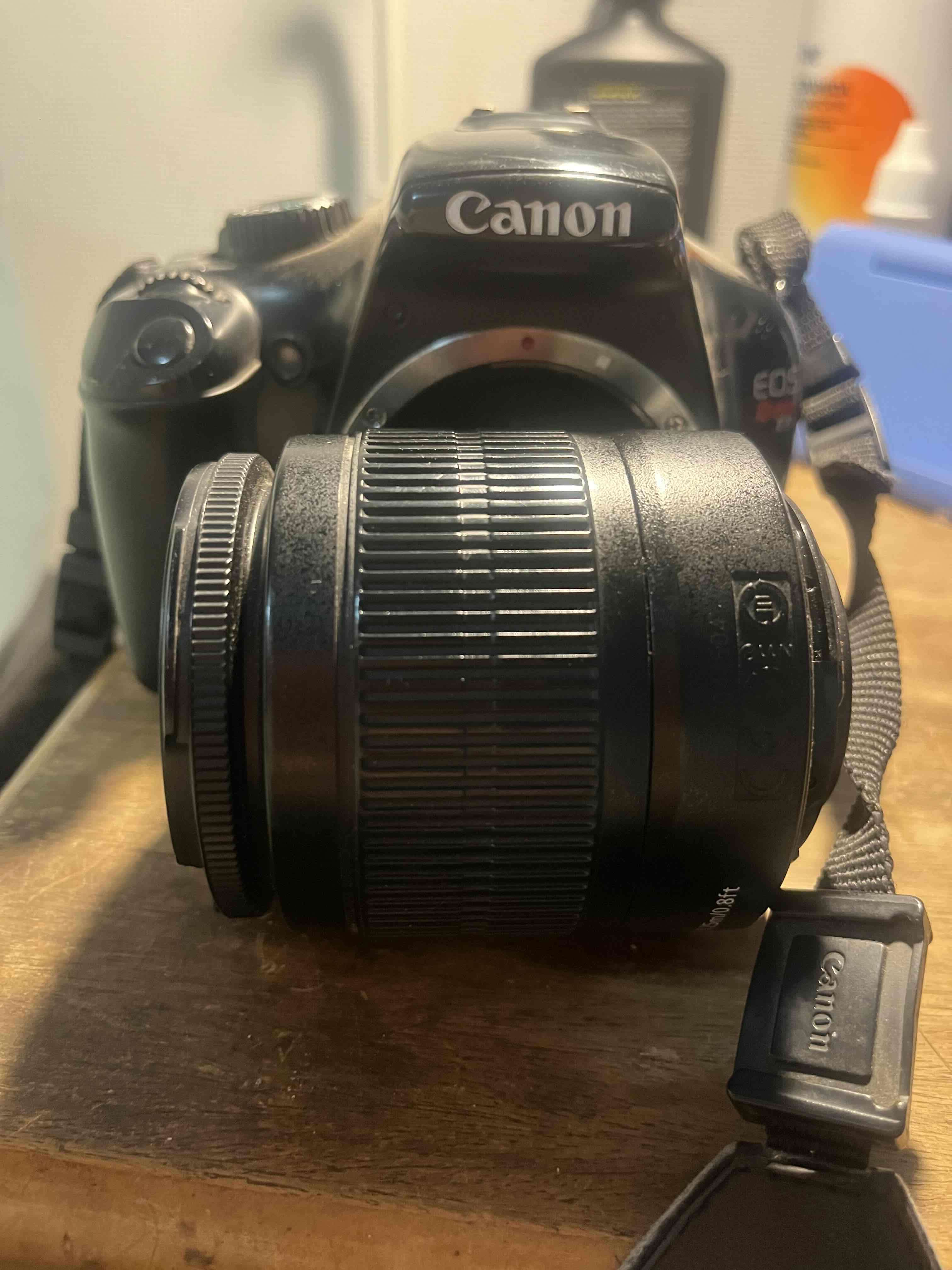 Cámara Canon EOS Rebel T3 usada - miniatura 3