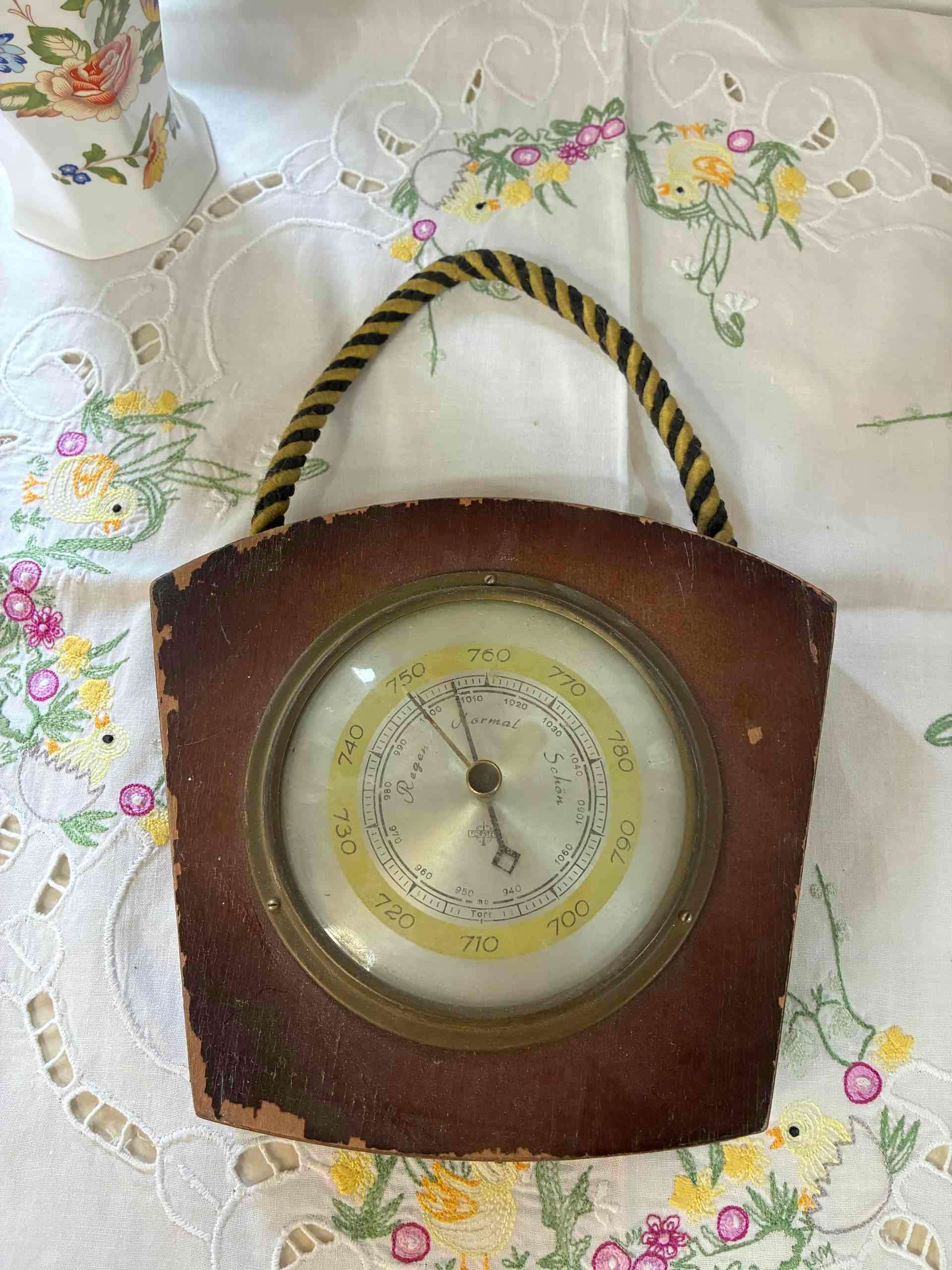 Barómetro vintage de madera - miniatura 1