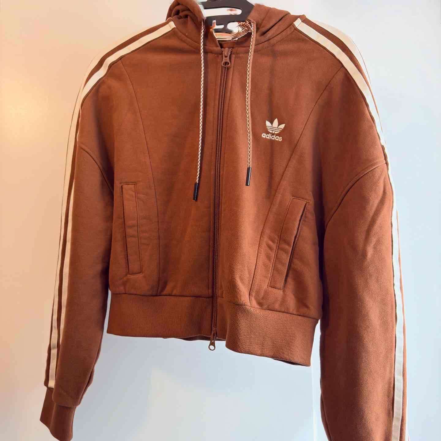 Polerón adidas marrón con capucha - miniatura 1