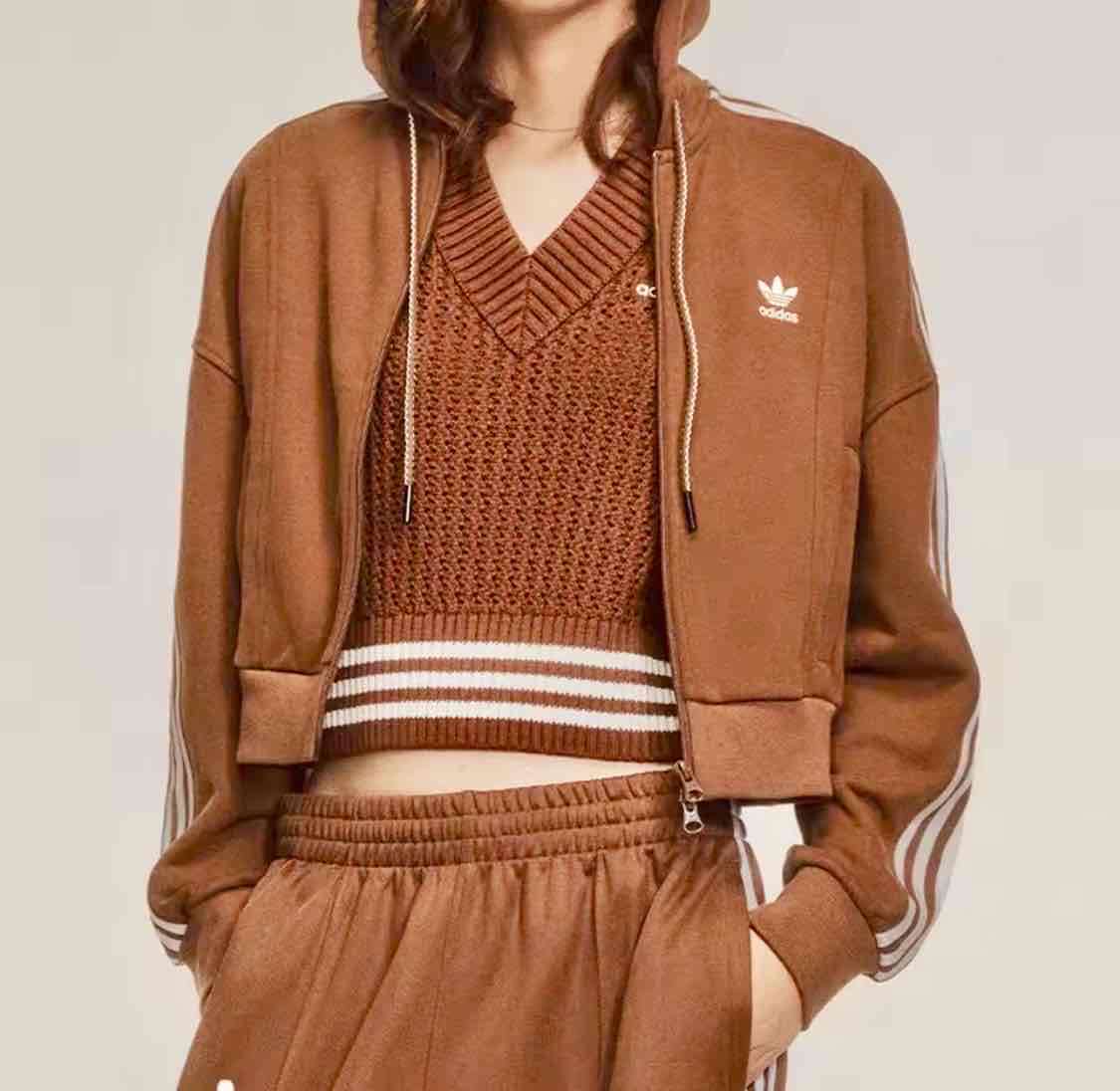 Polerón adidas marrón con capucha - miniatura 2