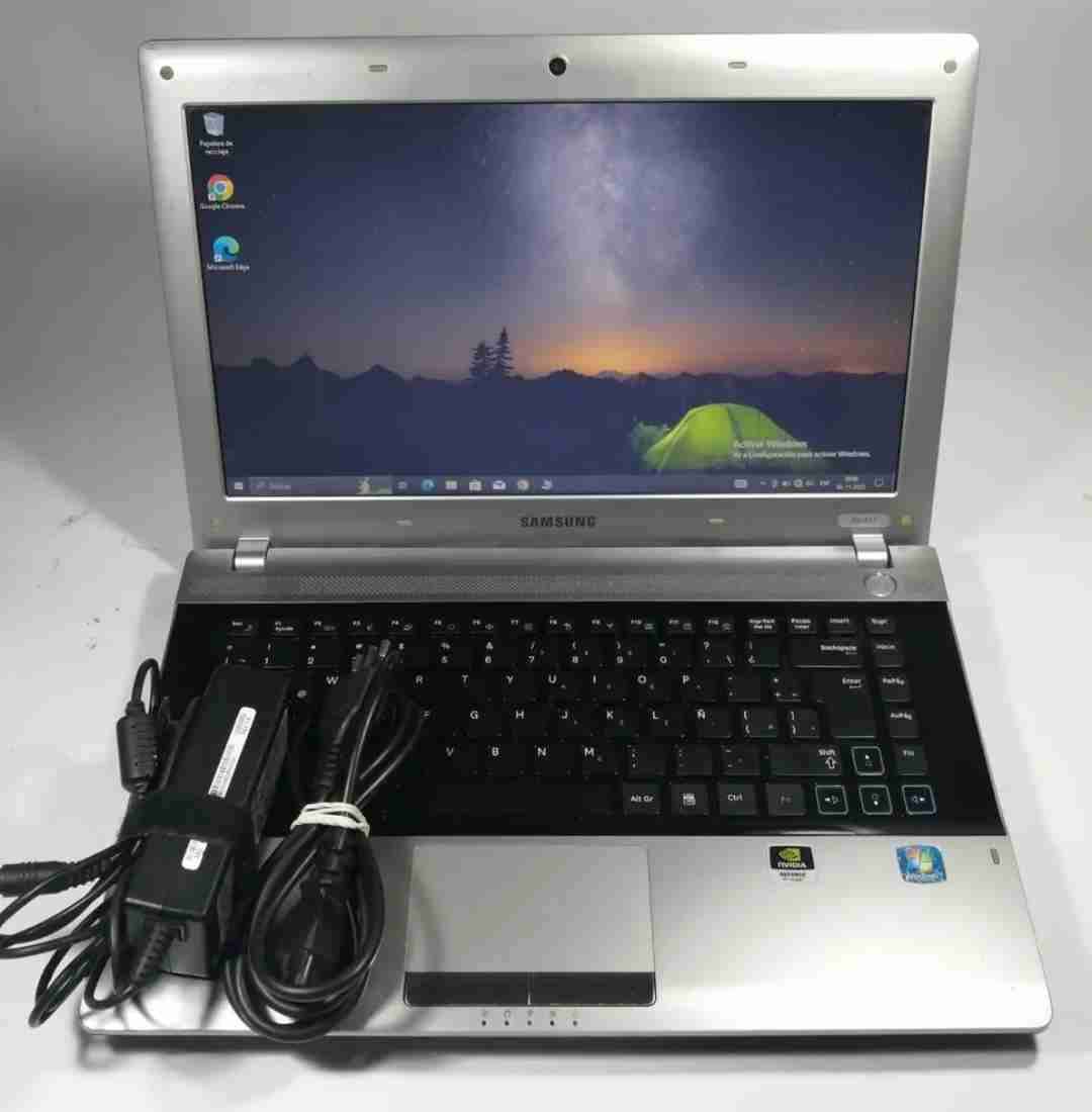 Laptop Samsung con cargador