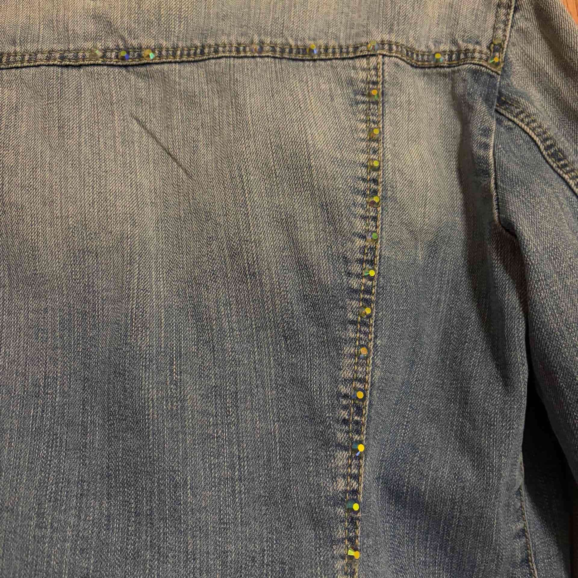 Chaqueta de mezclilla con brillantes - miniatura 4