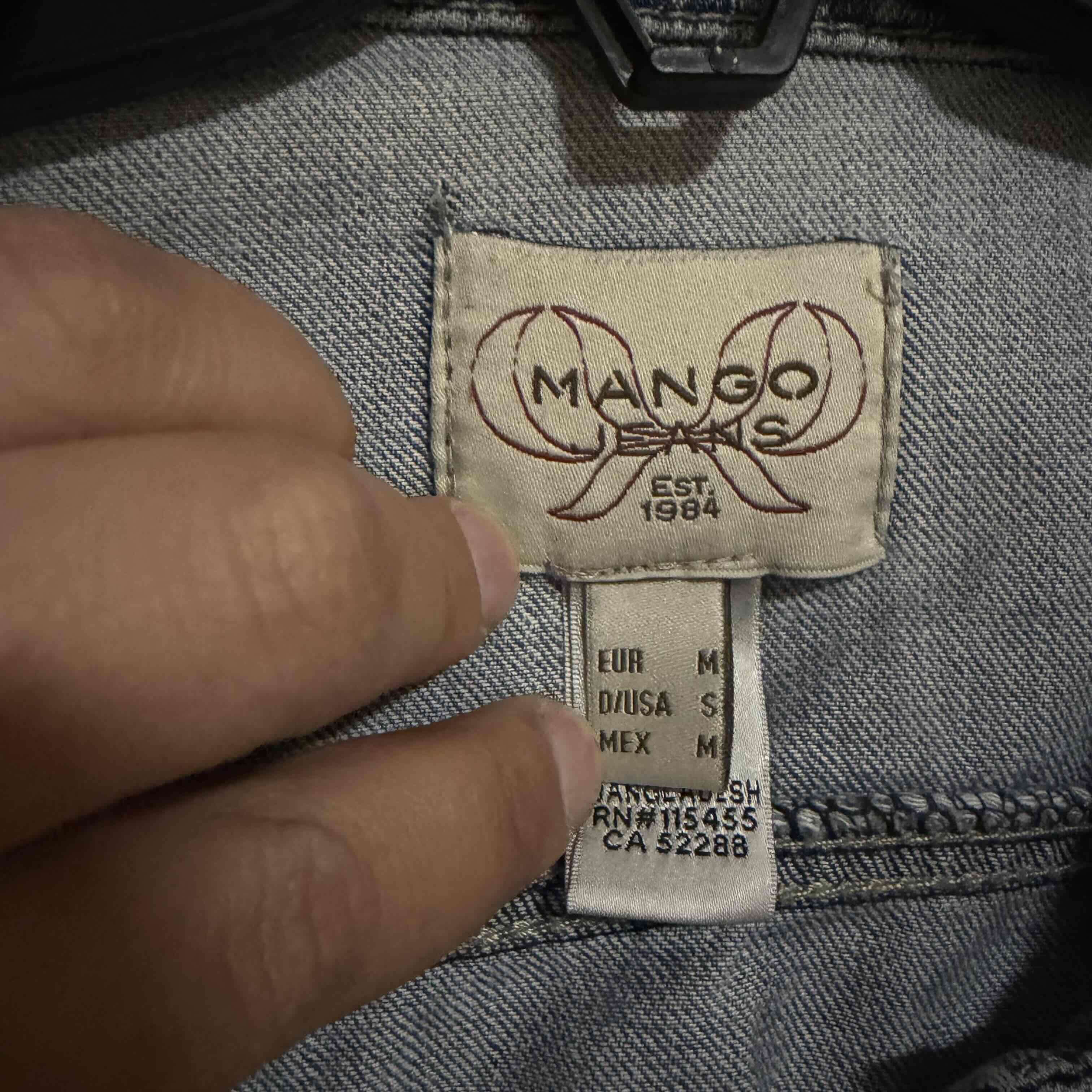 Chaqueta de mezclilla con brillantes - miniatura 5