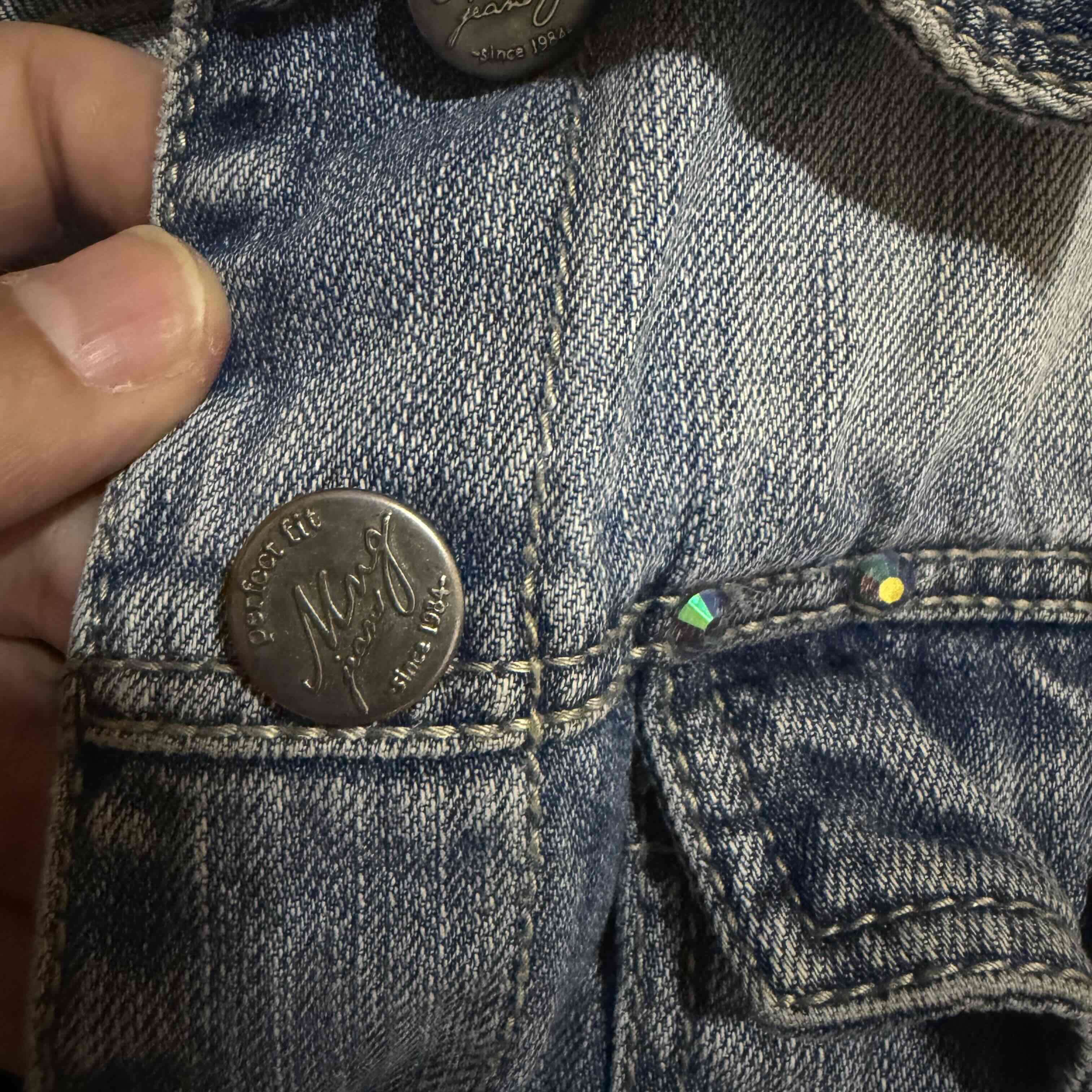 Chaqueta de mezclilla con brillantes - miniatura 6