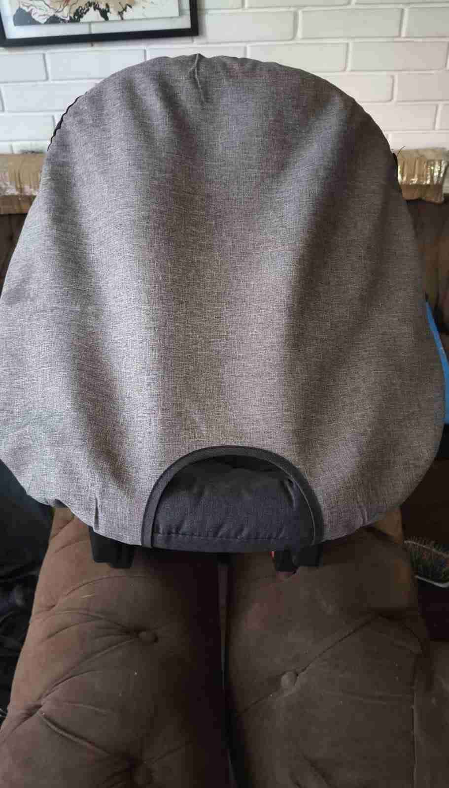 Silla de auto para bebé gris - miniatura 2