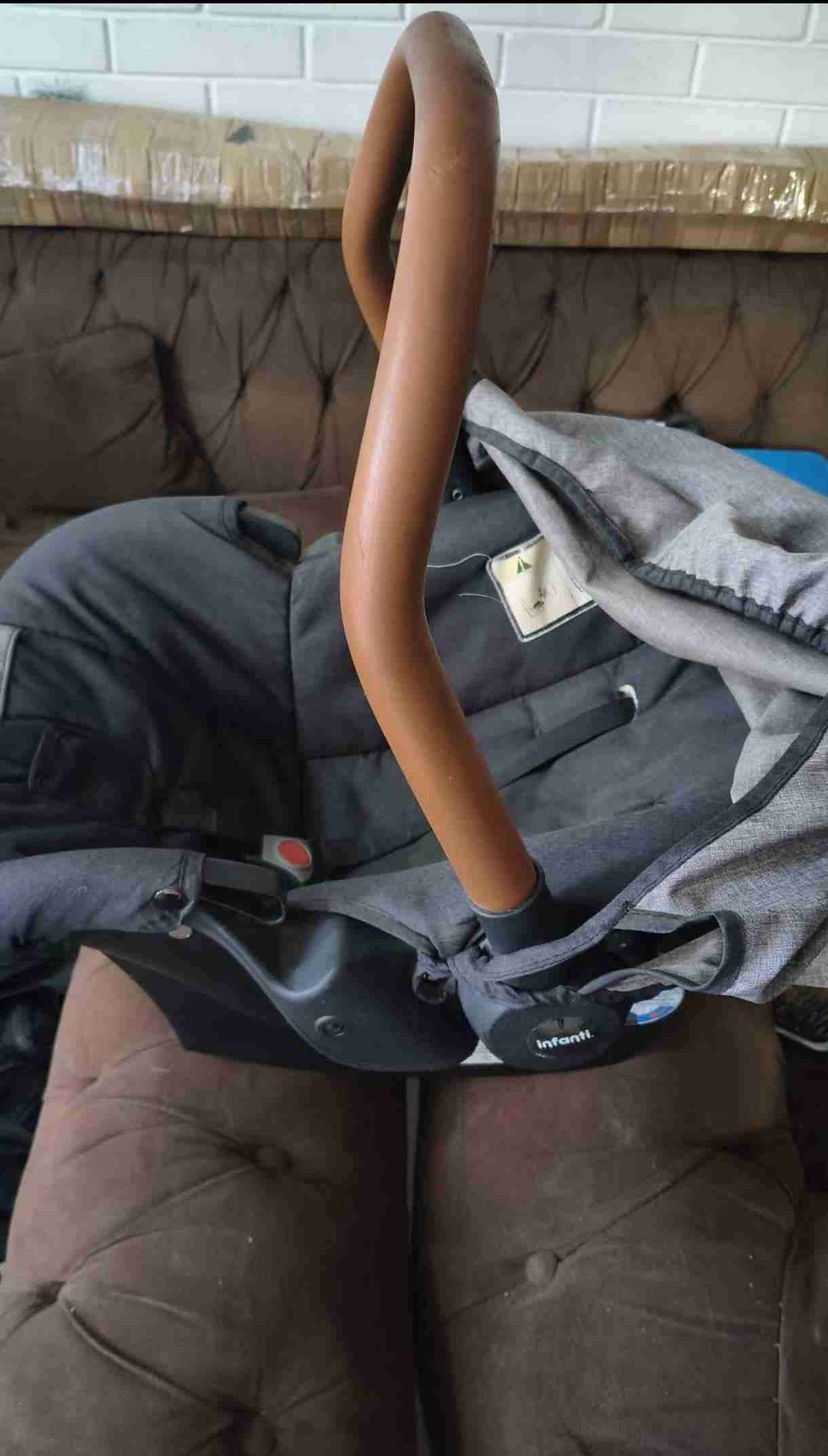 Silla de auto para bebé gris - miniatura 3