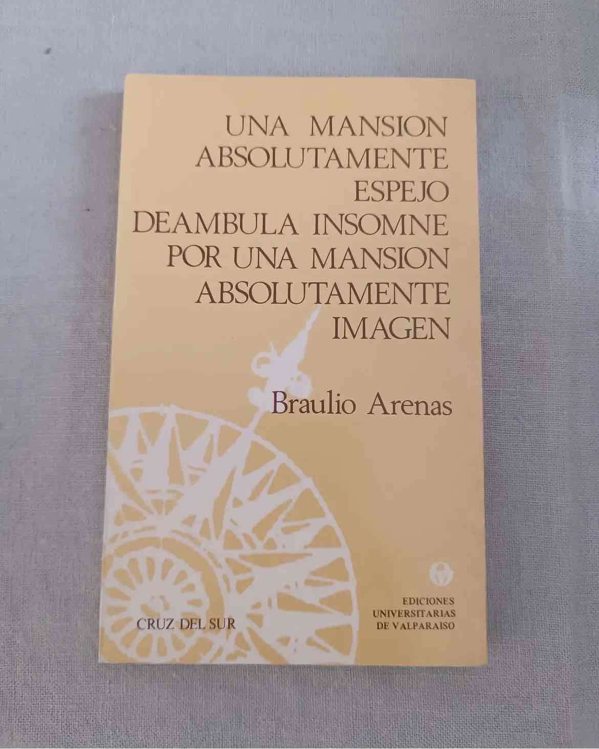 Libro 'Una mansión absolutamente espejo…’