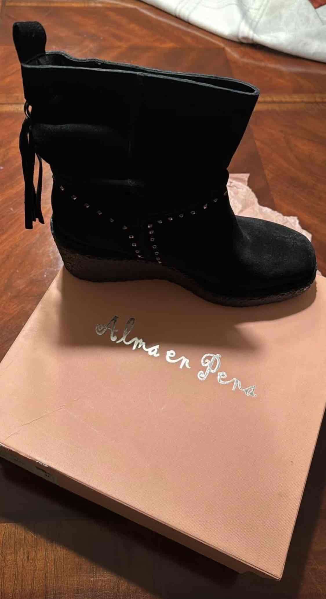 Botas marca  Alma en pena negras con tachas - miniatura 1