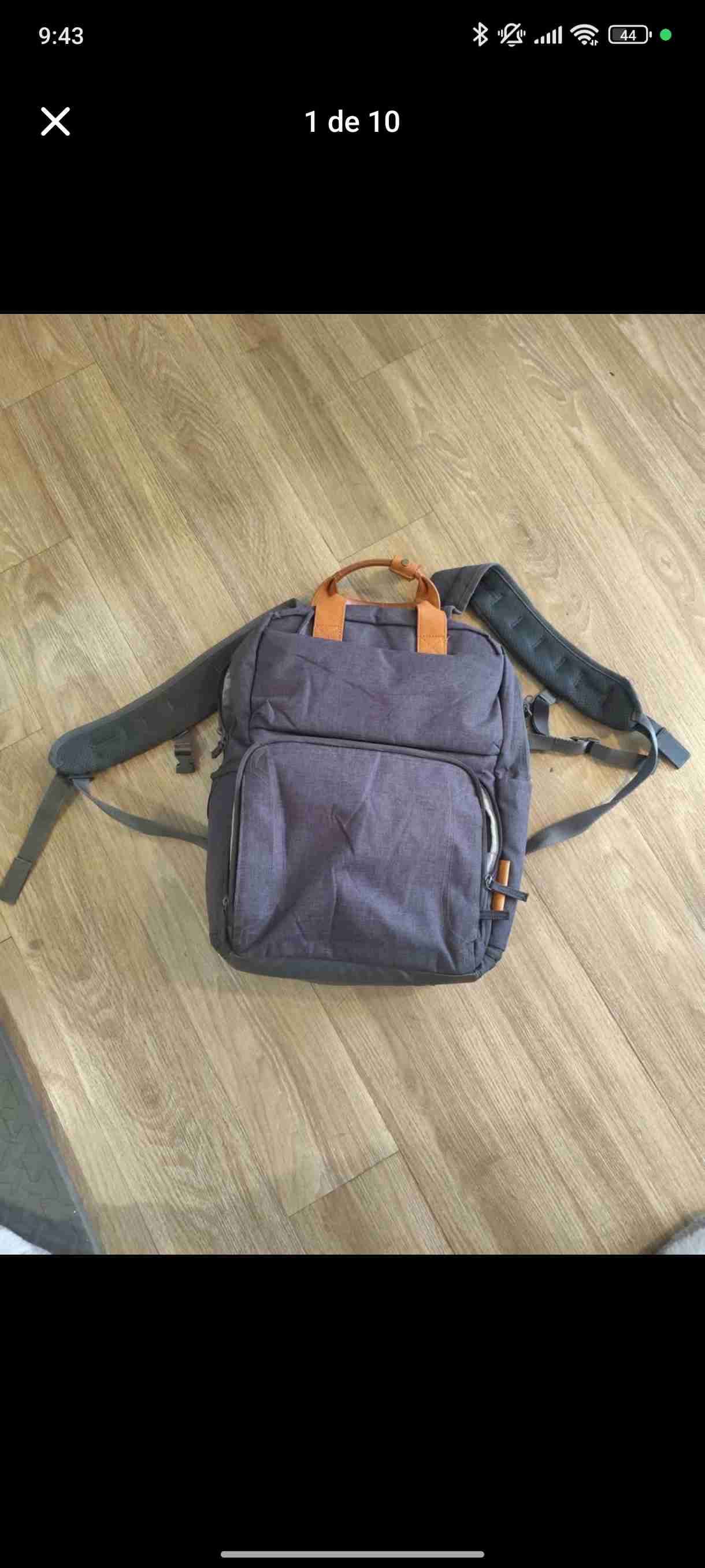 Mochila gris con detalles marrón - miniatura 1