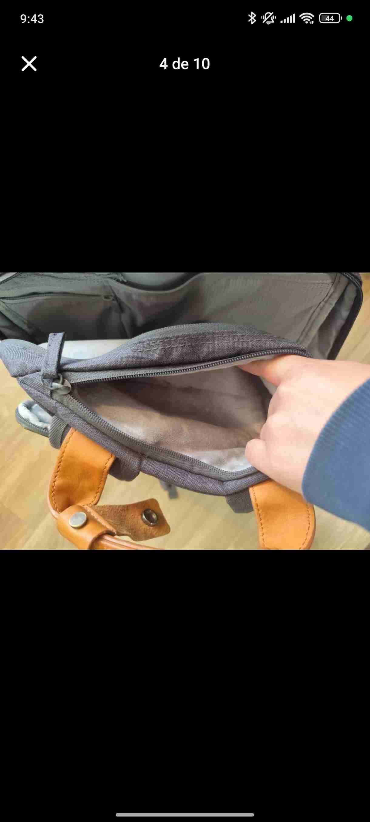 Mochila gris con detalles marrón - miniatura 2