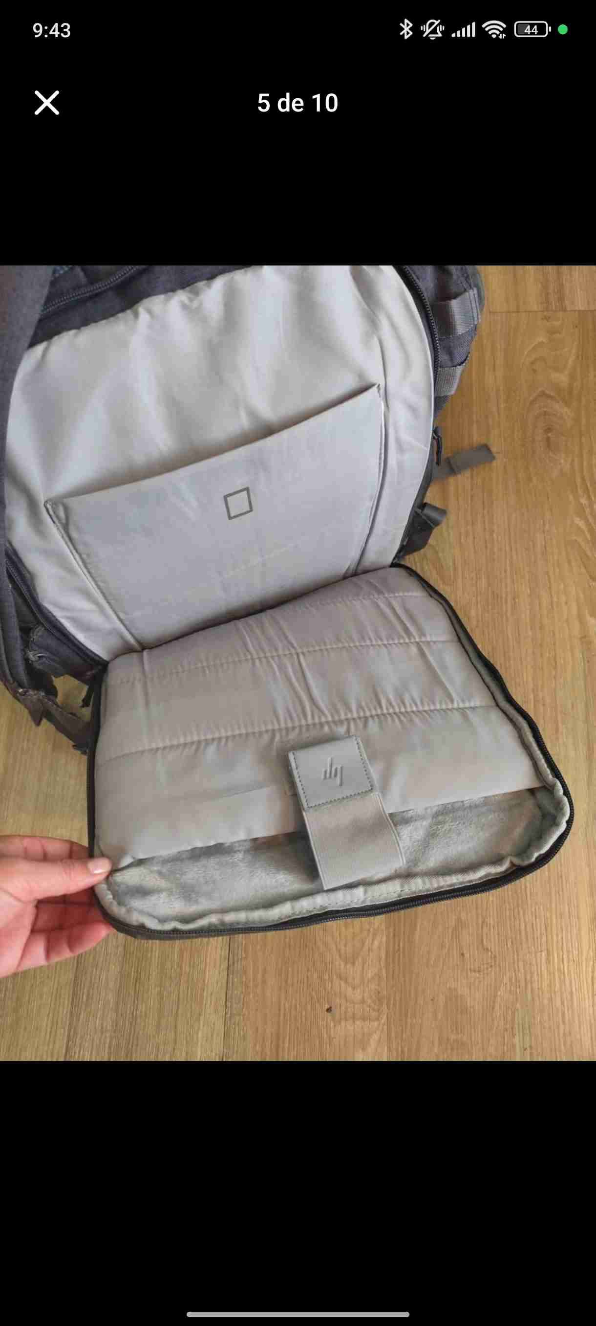 Mochila gris con detalles marrón - miniatura 4