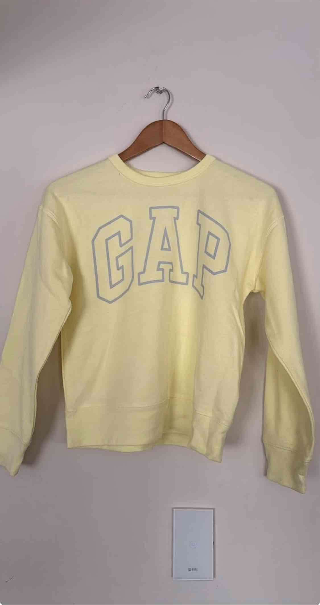 Polerón amarillo GAP niña - miniatura 2