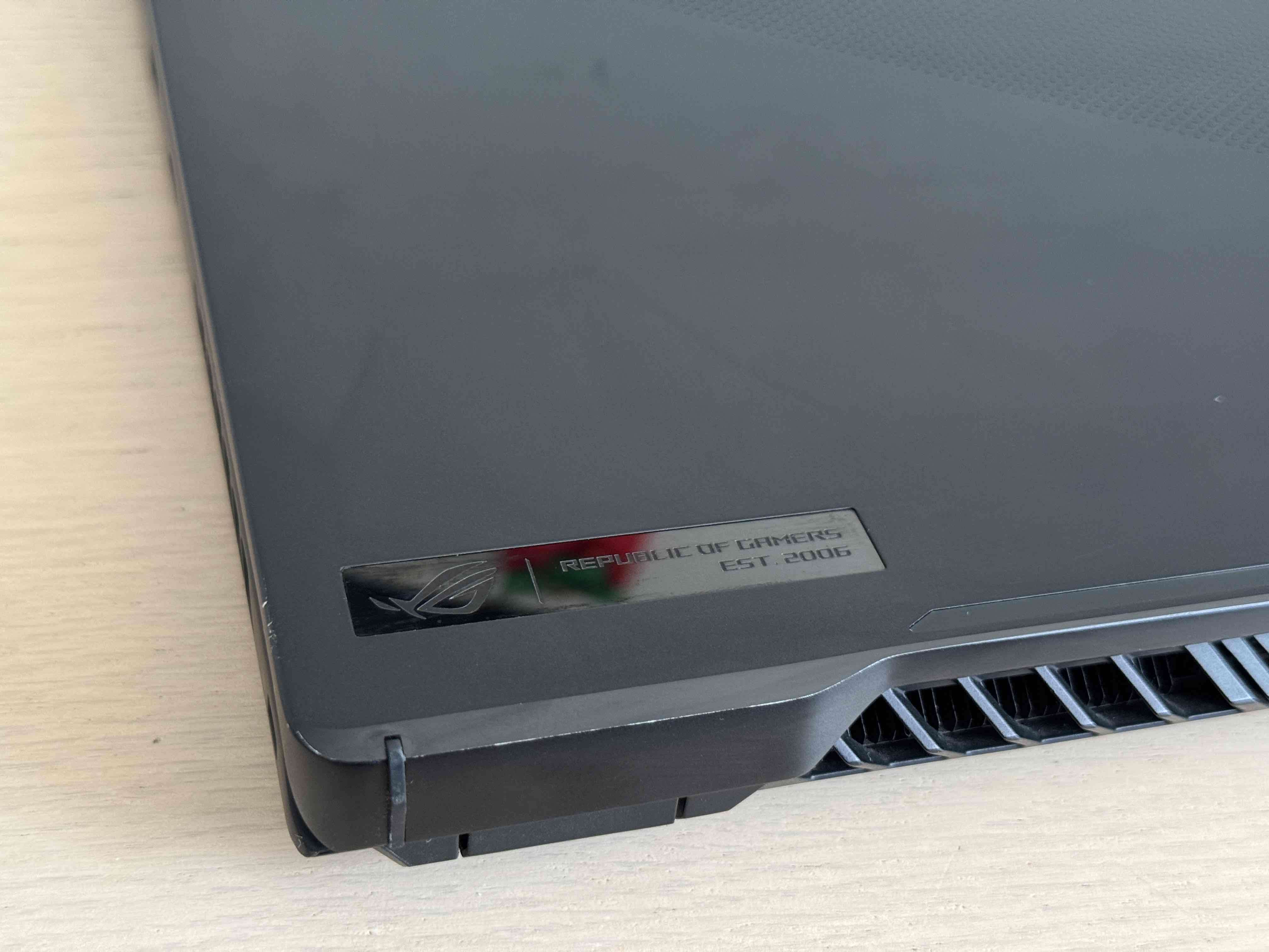 Notebook gamer Asus Rog Zephyrus M16 - miniatura 4