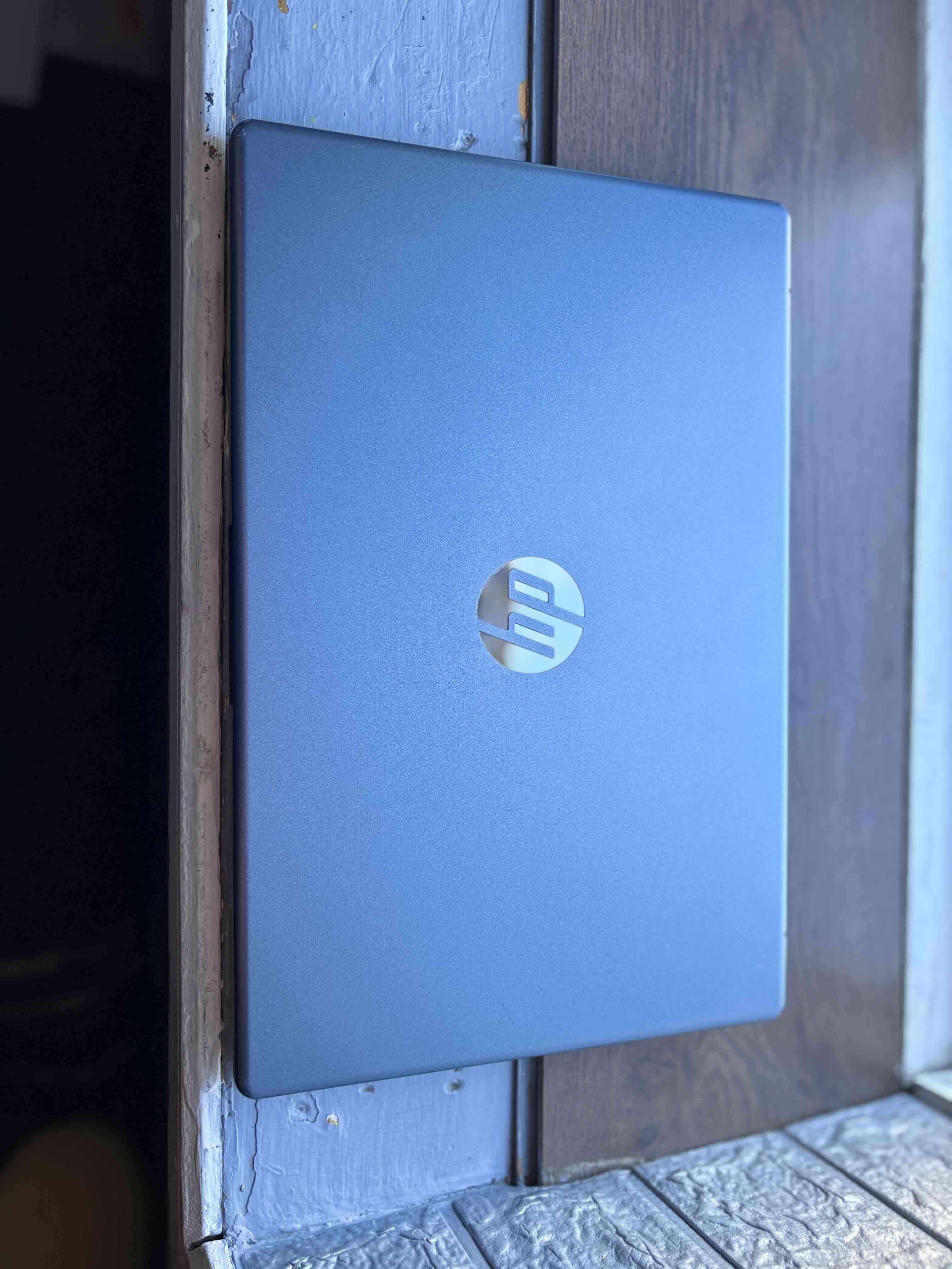 Notebook HP en buen estado - miniatura 3