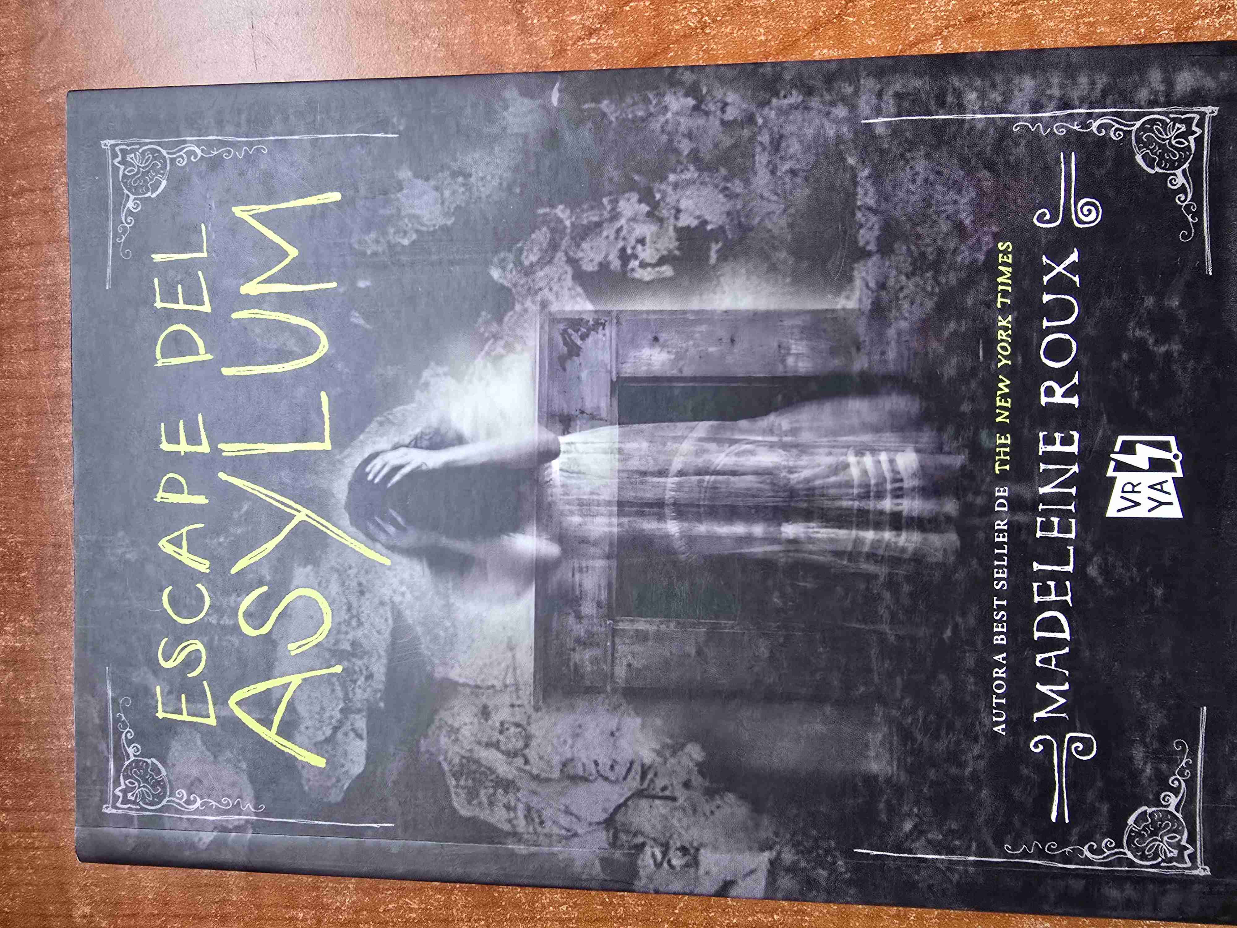 Libro 'Escape del Asylum' - miniatura 1