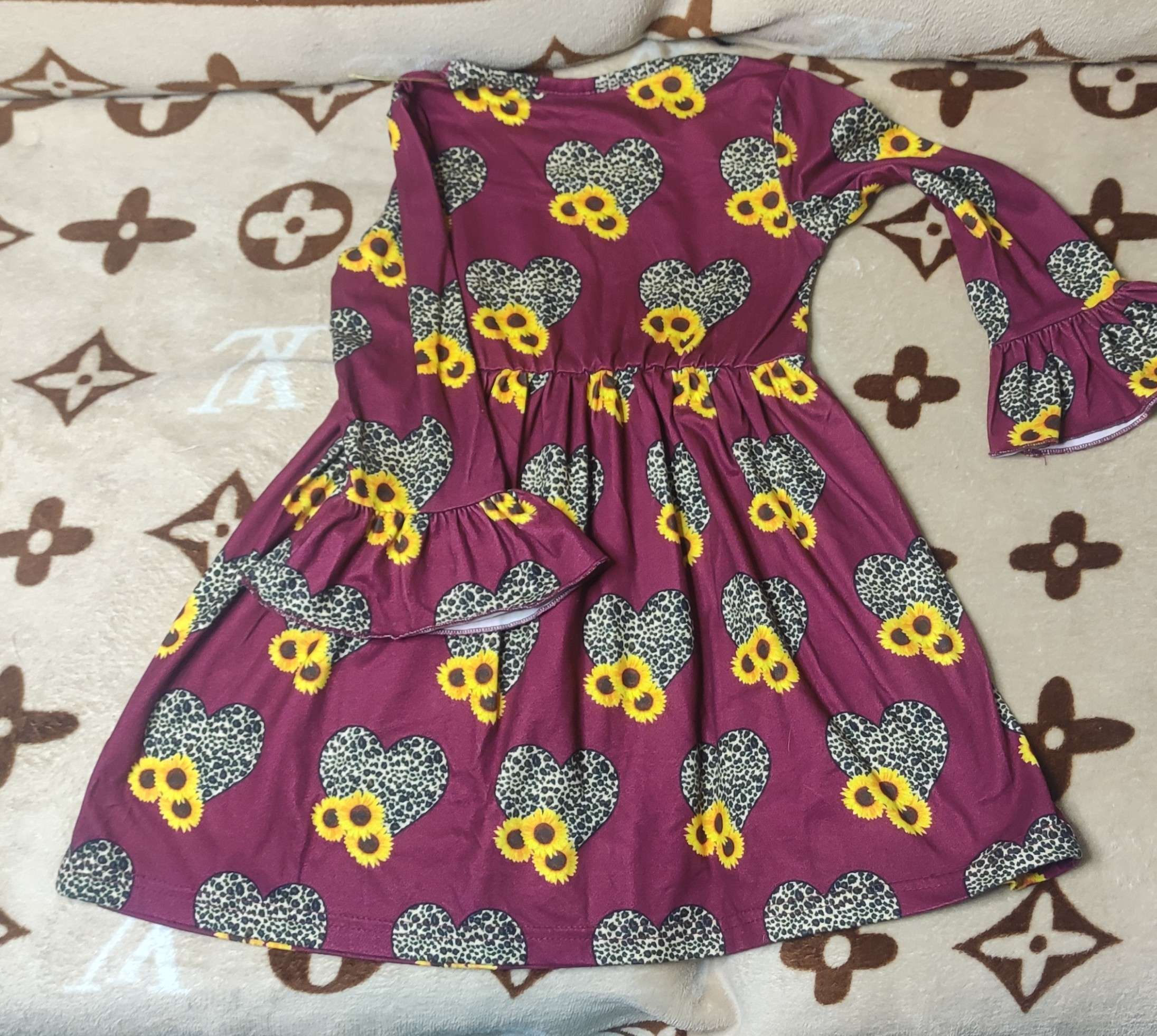 Vestido morado con girasoles - miniatura 2