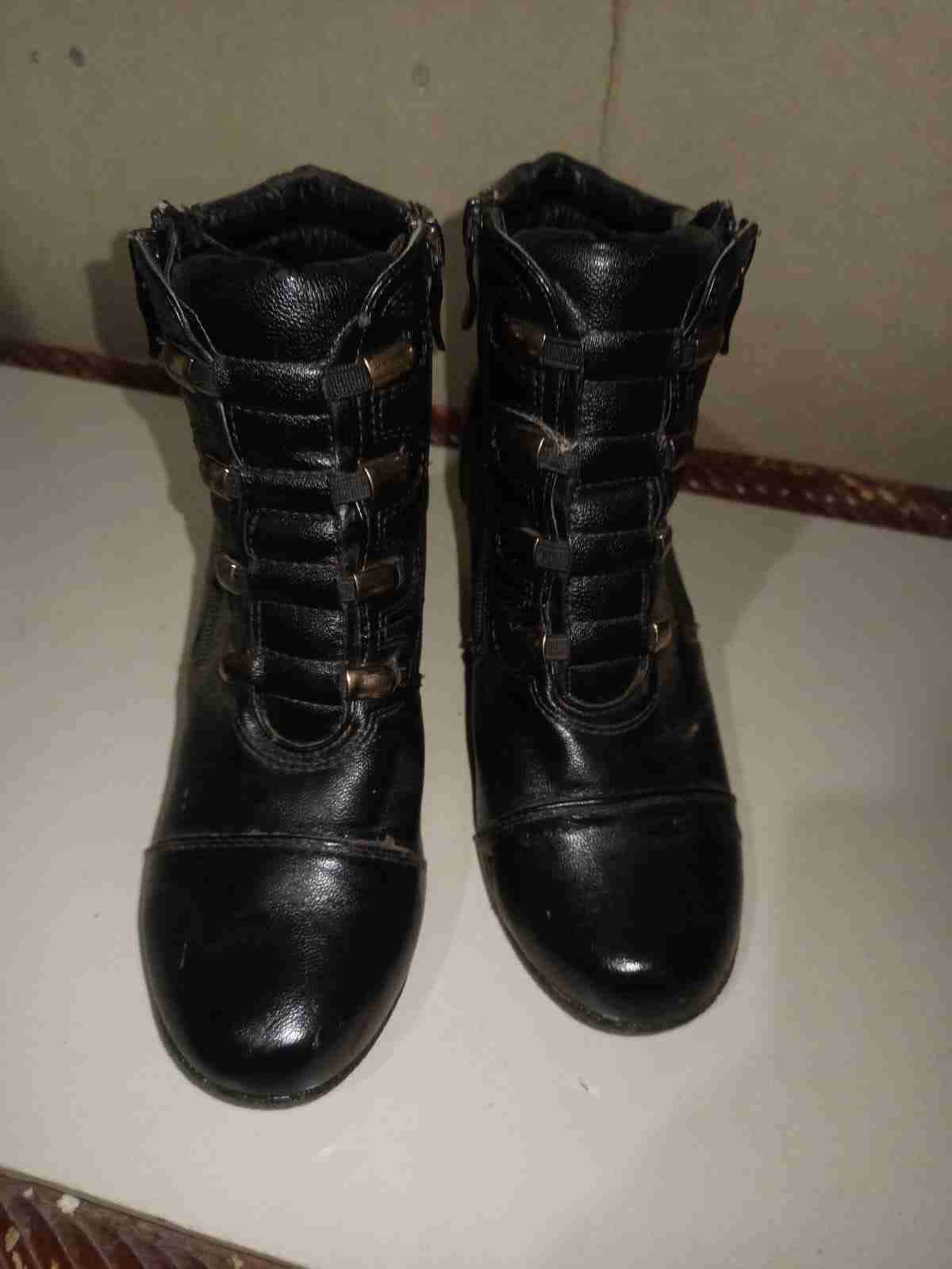 Botines de cuero negro - miniatura 1