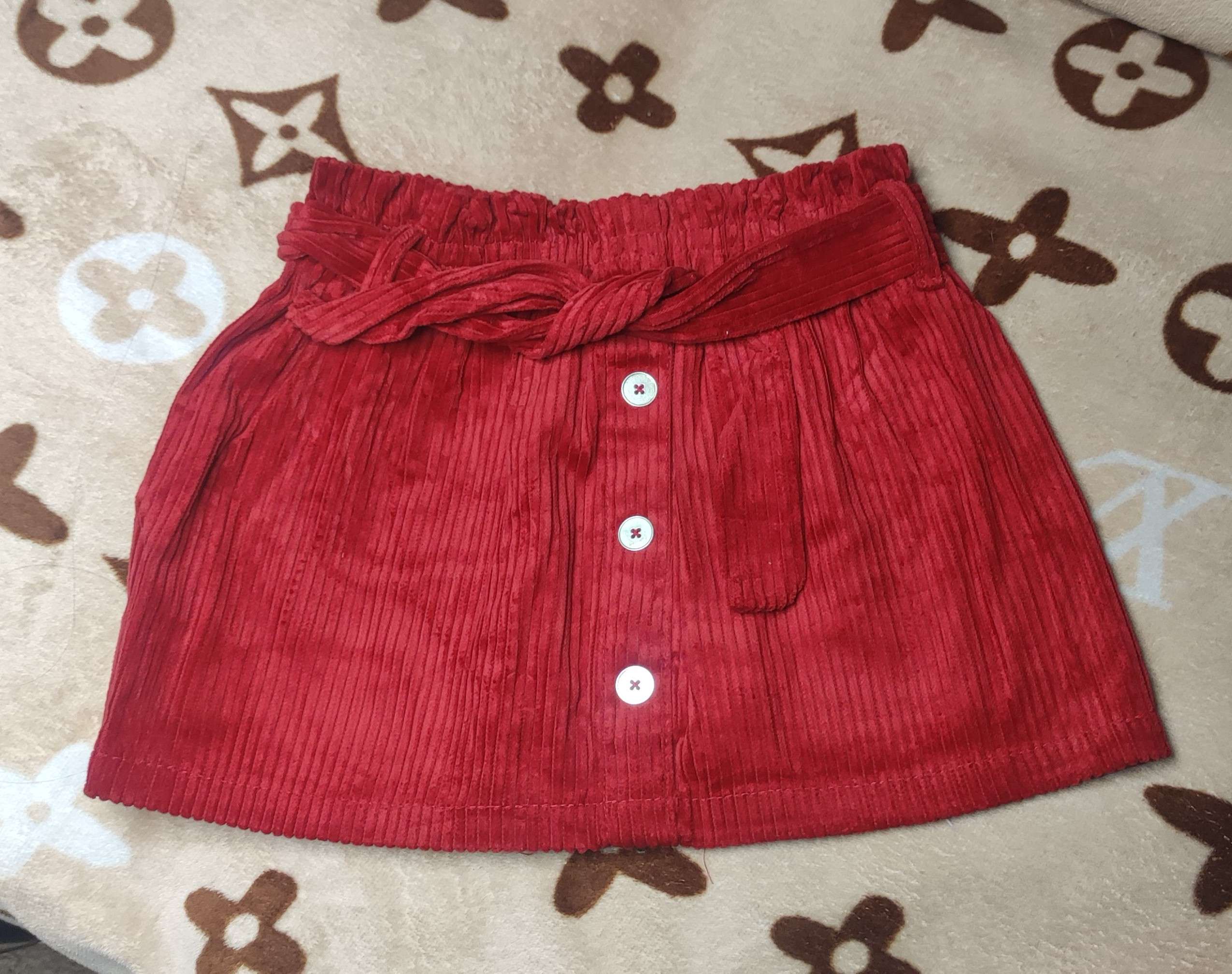 Falda roja niña  con botones