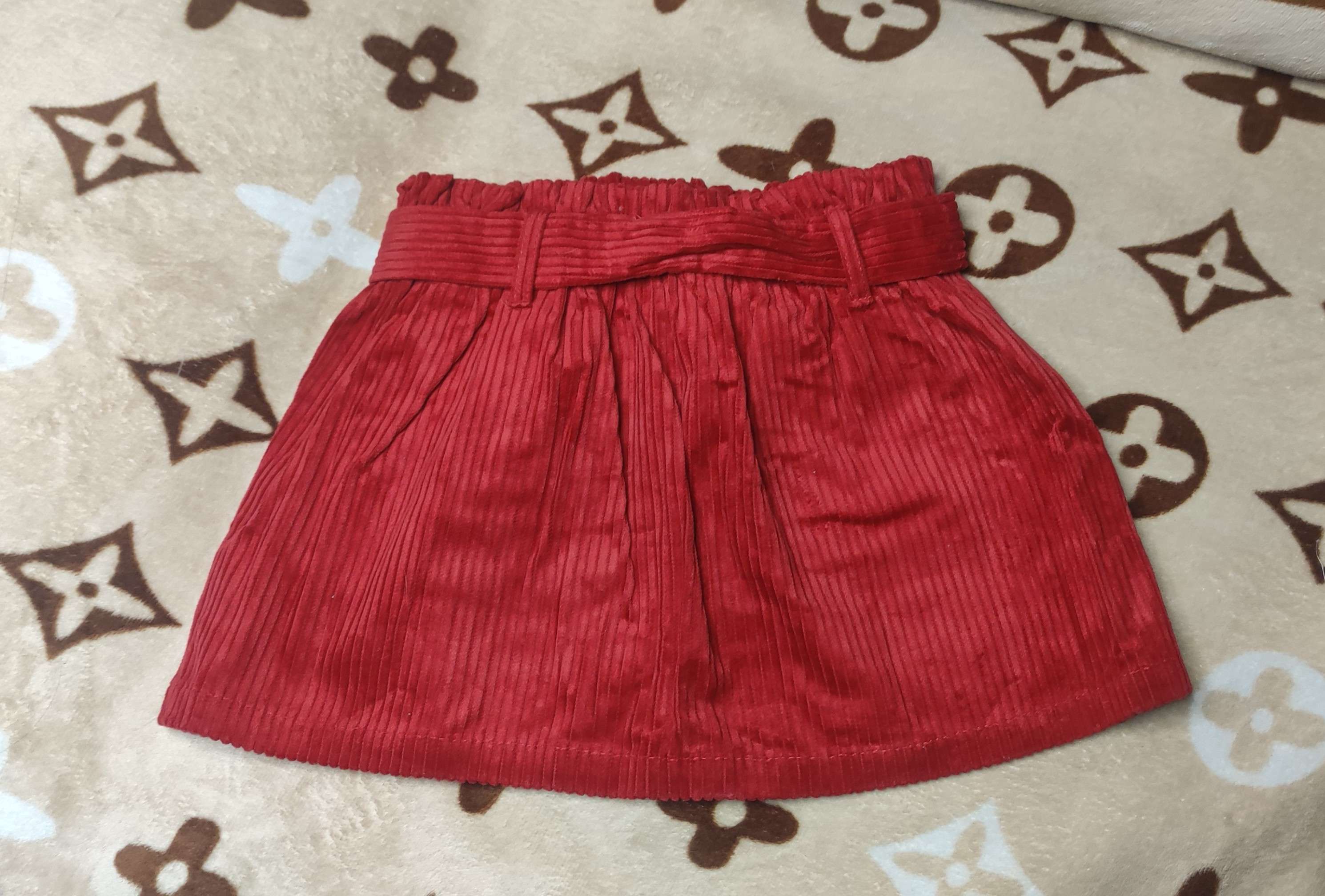 Falda roja niña  con botones - miniatura 2