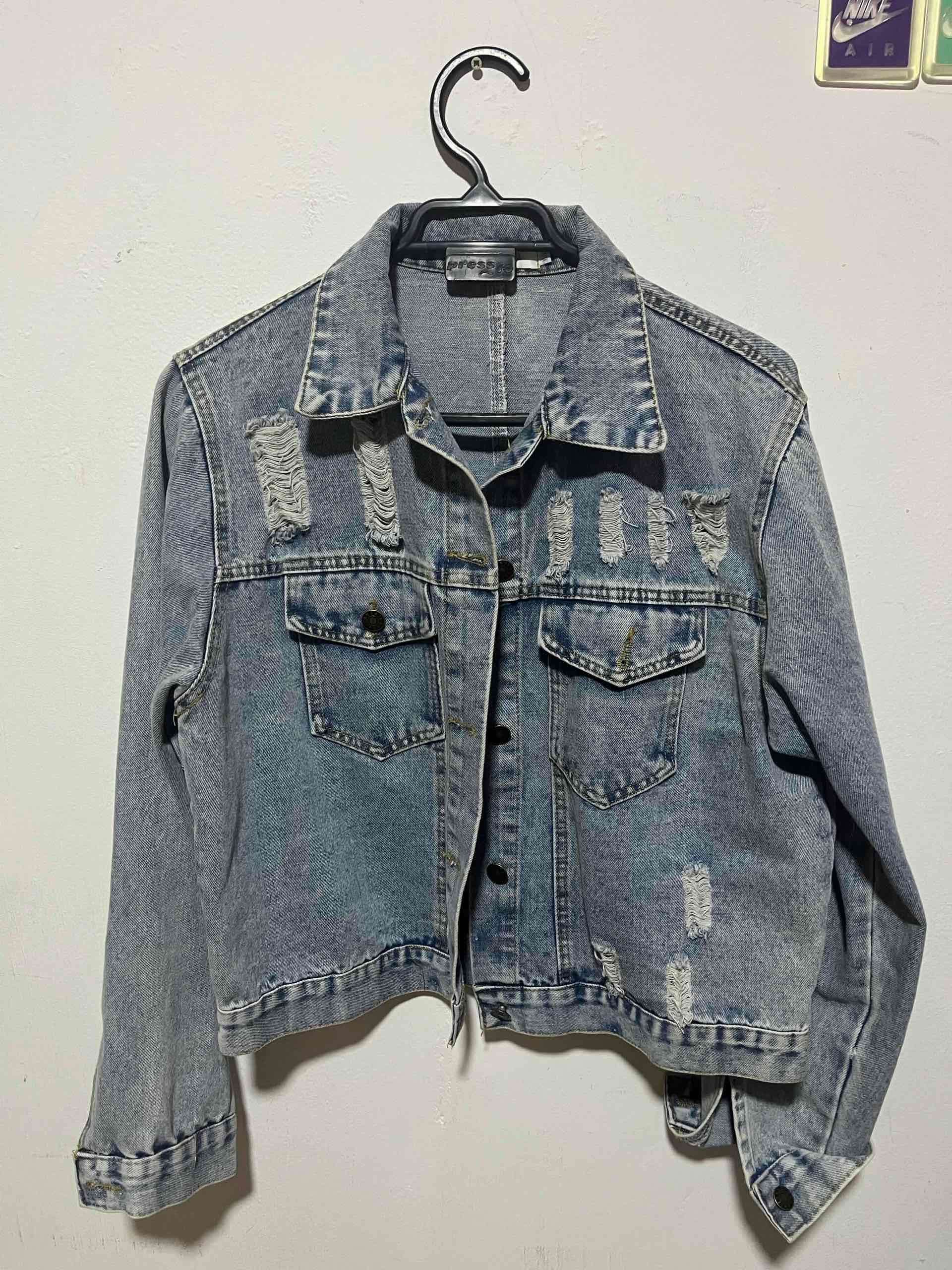 Chaqueta de mezclilla desgastada - miniatura 2