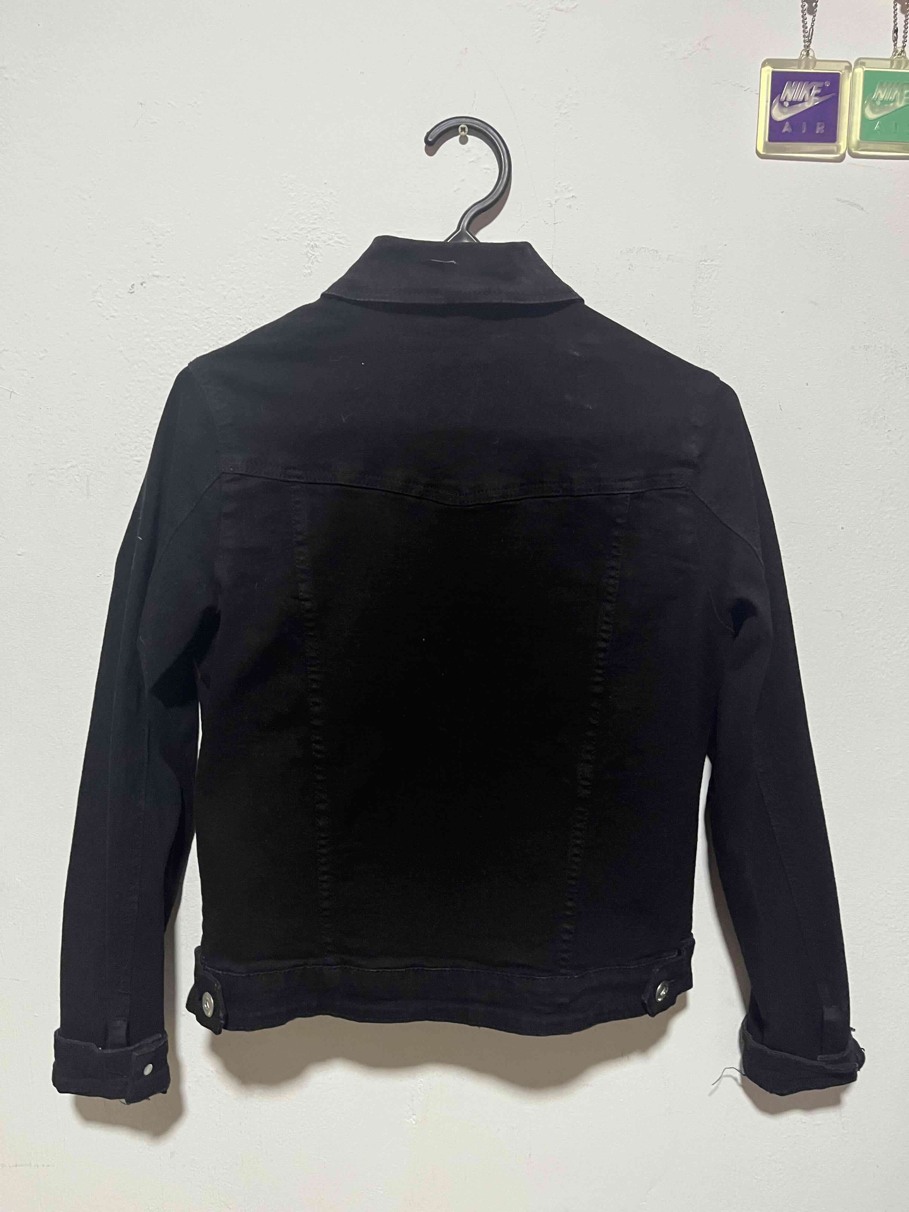 Chaqueta negra clásica - miniatura 2