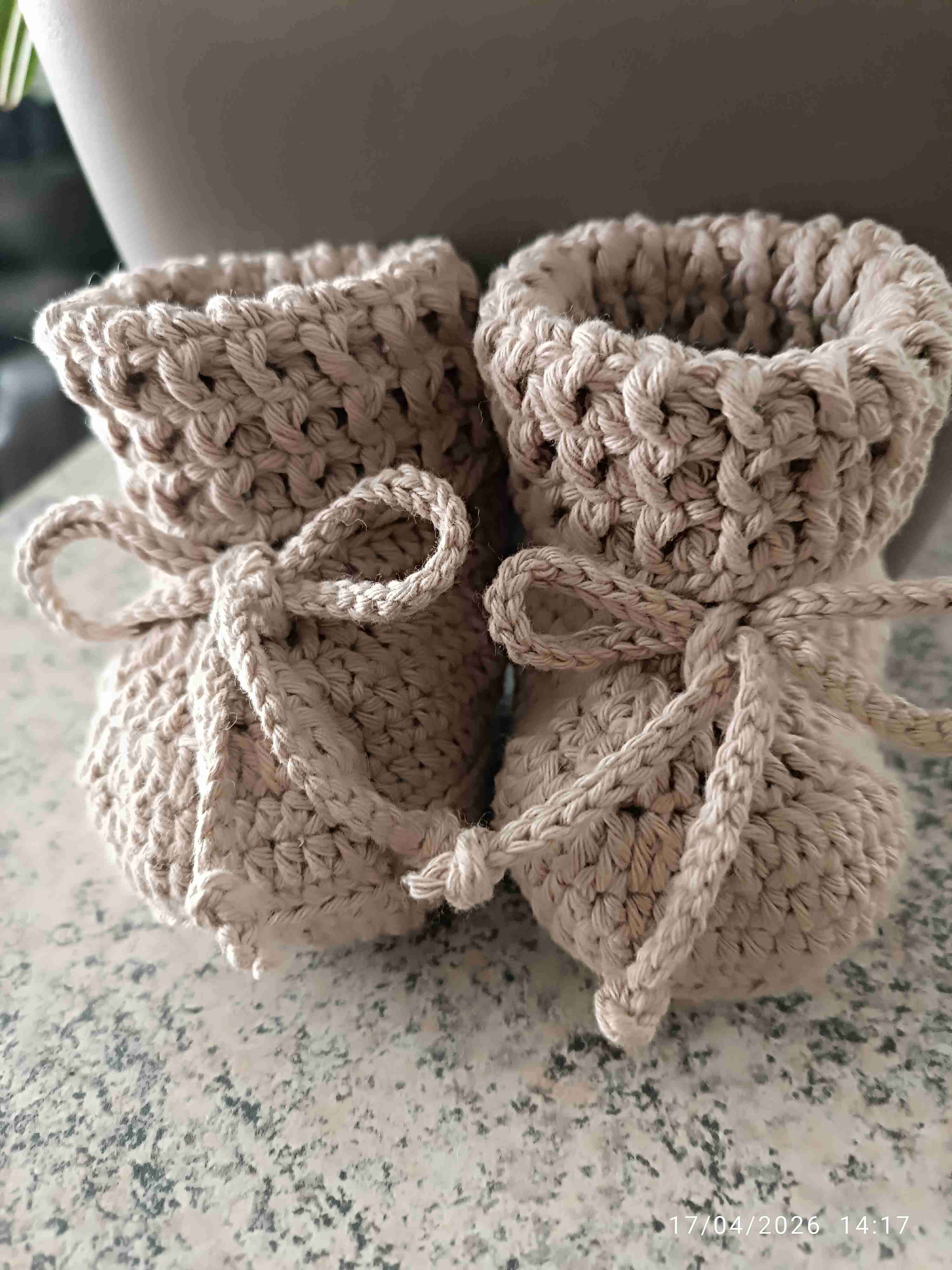 Botines de bebé tejidos a mano - miniatura 2