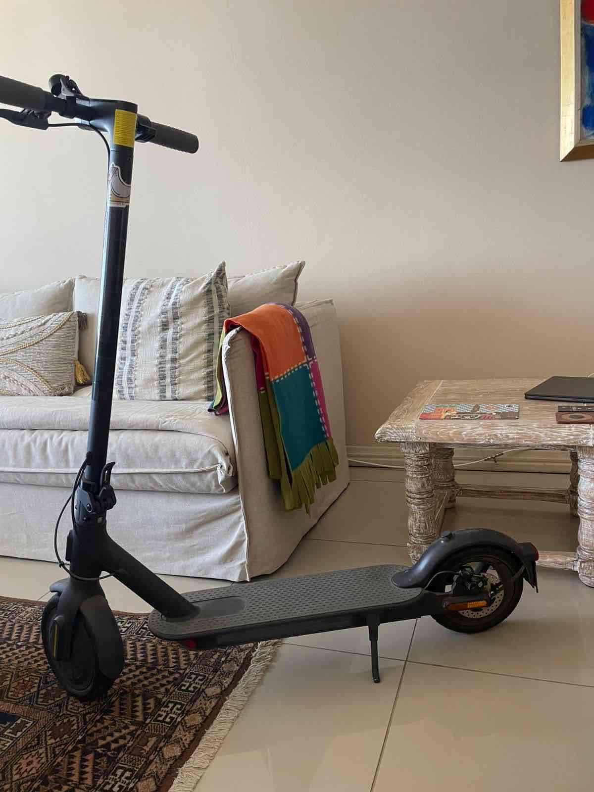 Scooter eléctrico moderno - miniatura 2