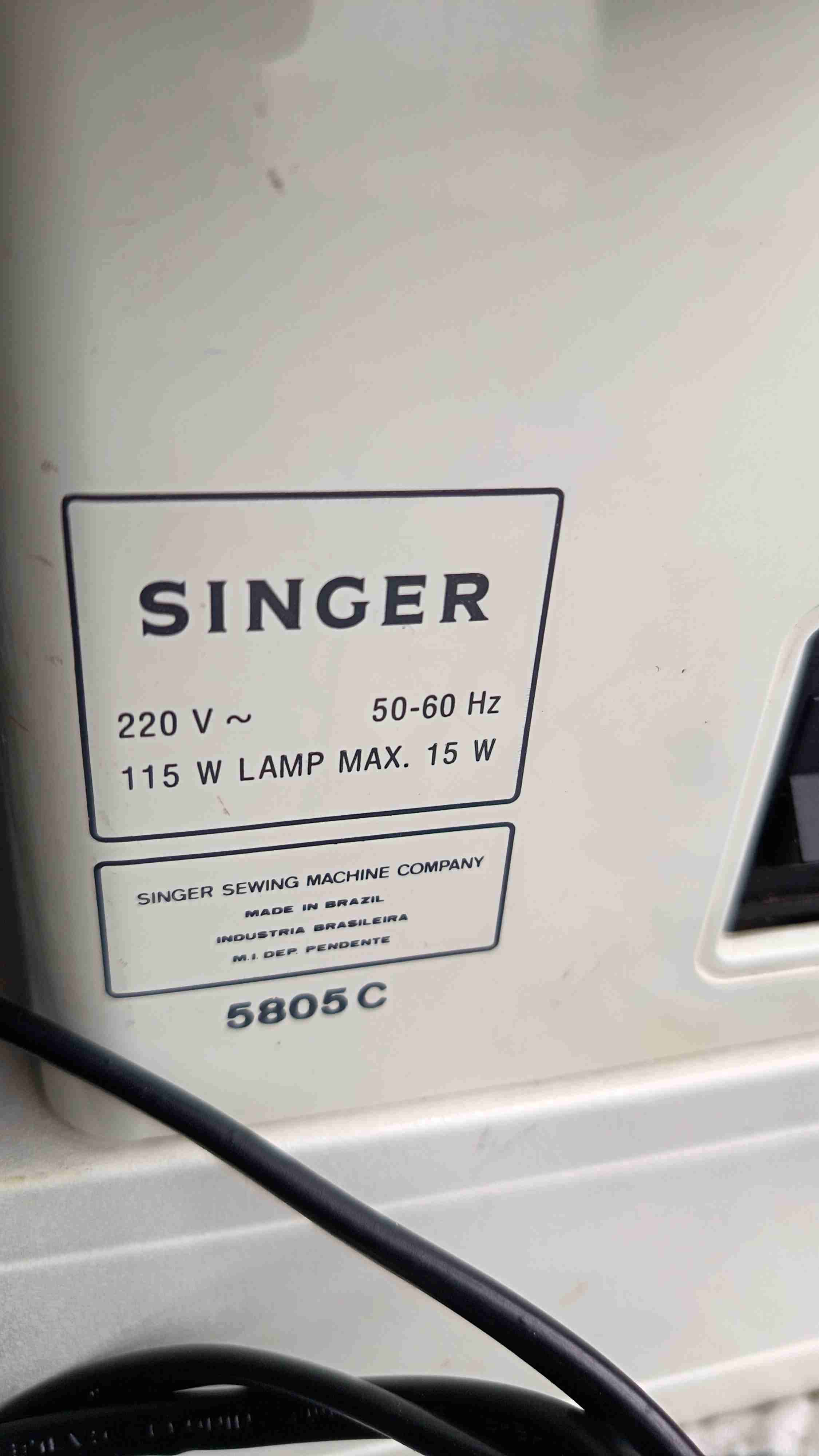 Máquina de coser Singer con pedal - miniatura 2