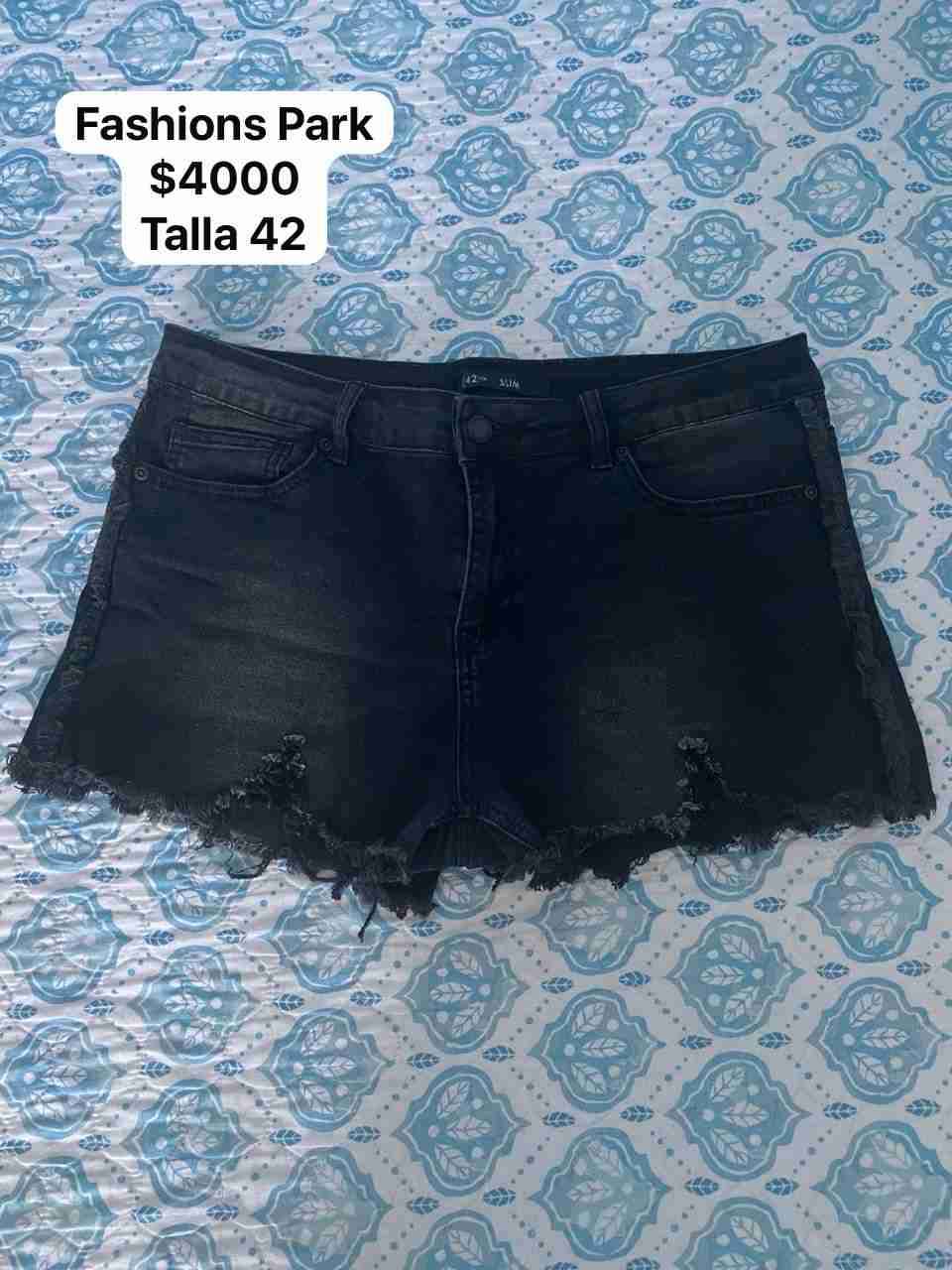 Shorts de mezclilla negros