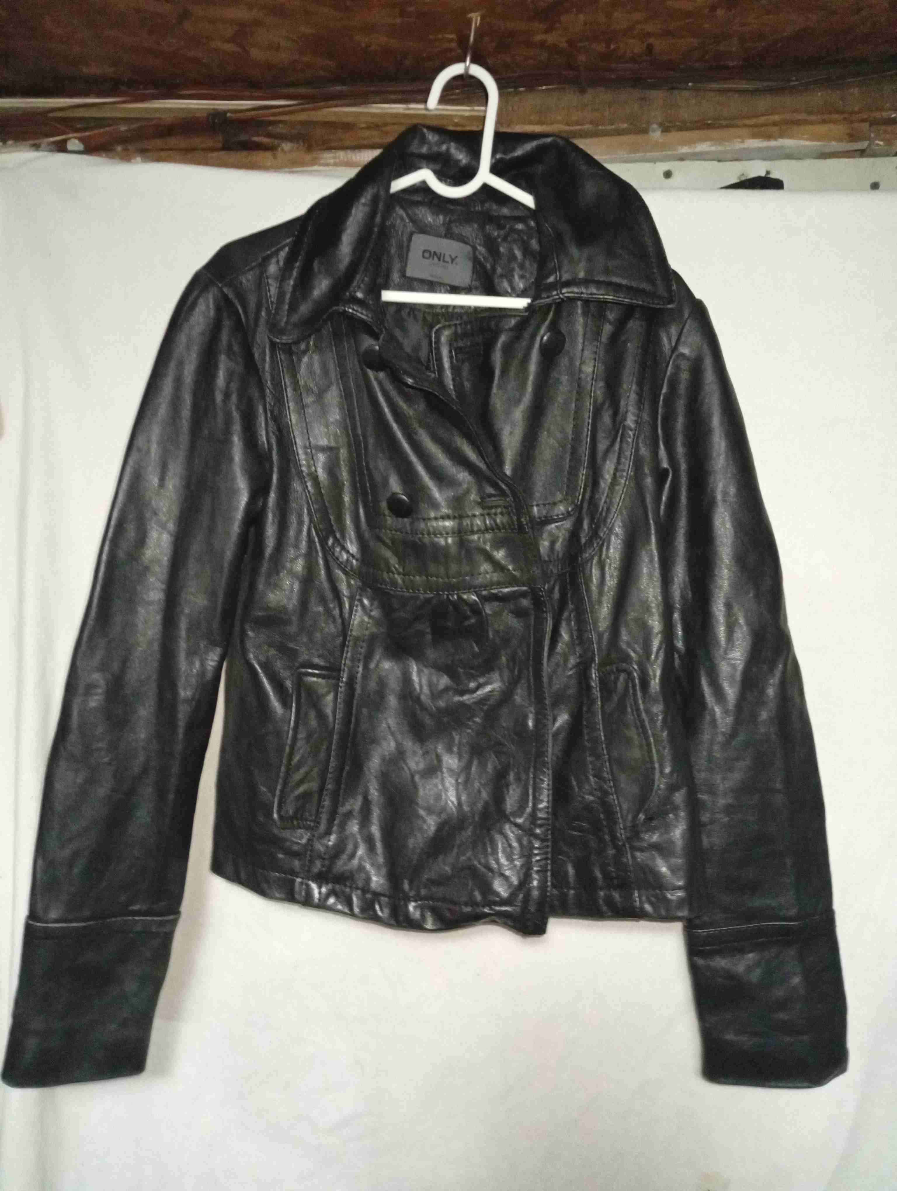 Chaqueta de cuero negra - miniatura 1