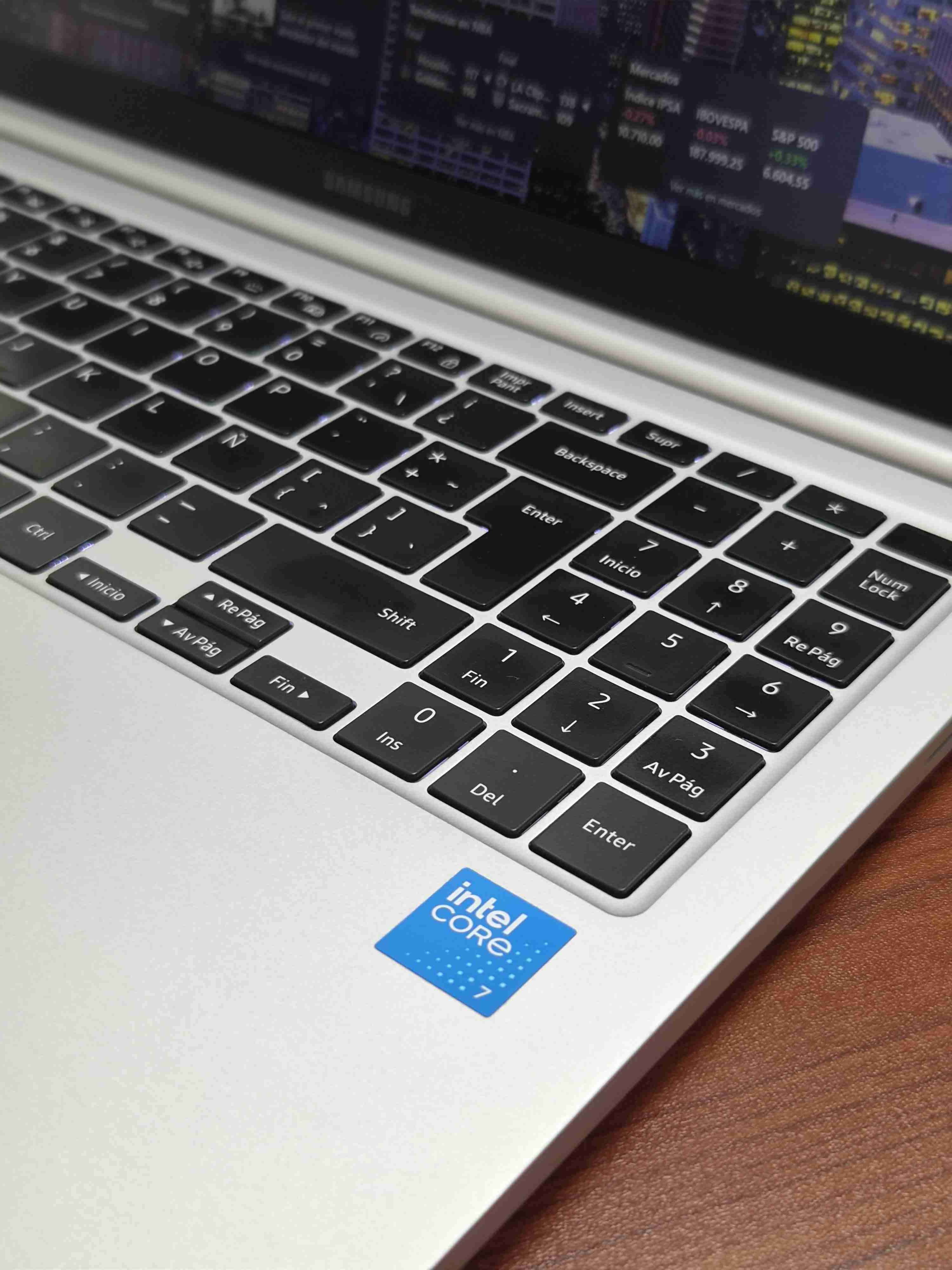 Notebook Galaxy Book 4 15.6"/i7/8GB/512GB - miniatura 3