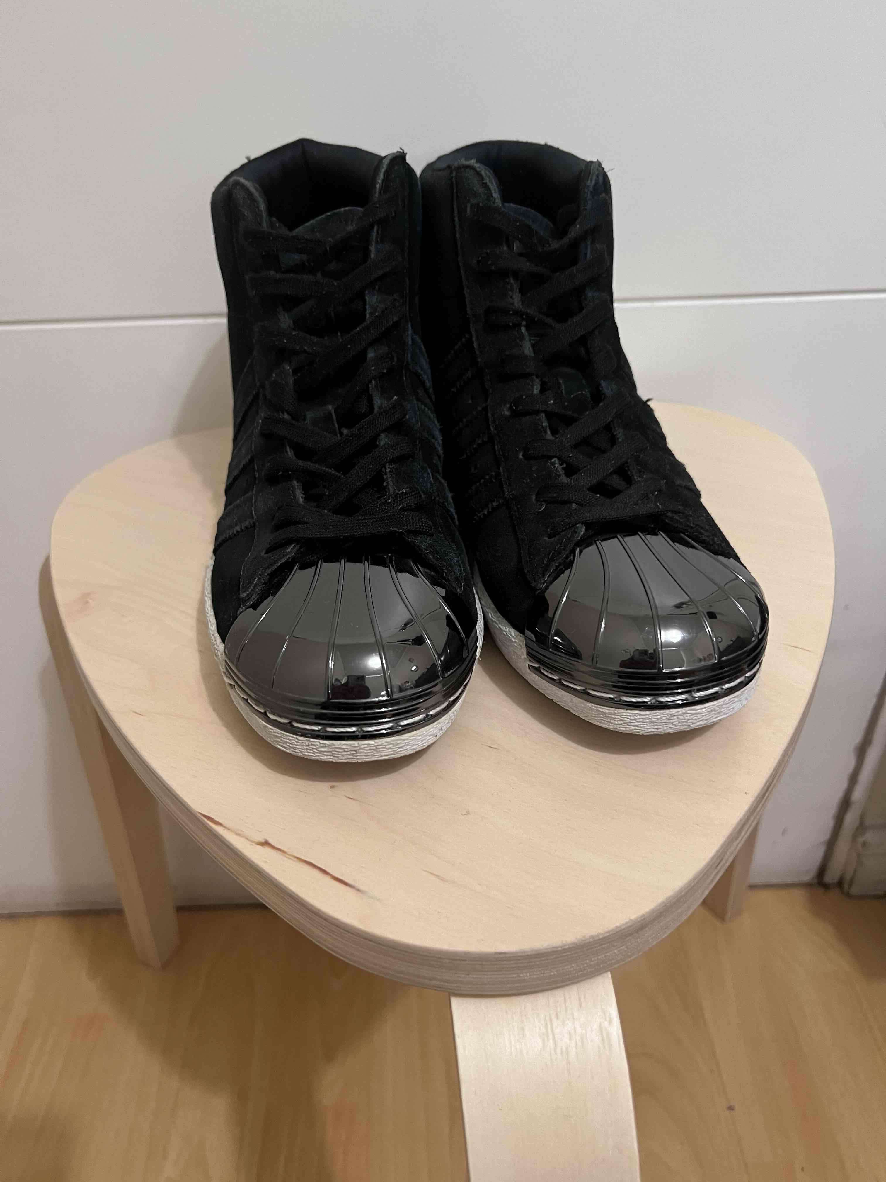 Zapatillas Adidas  negras con puntera metálica - miniatura 2