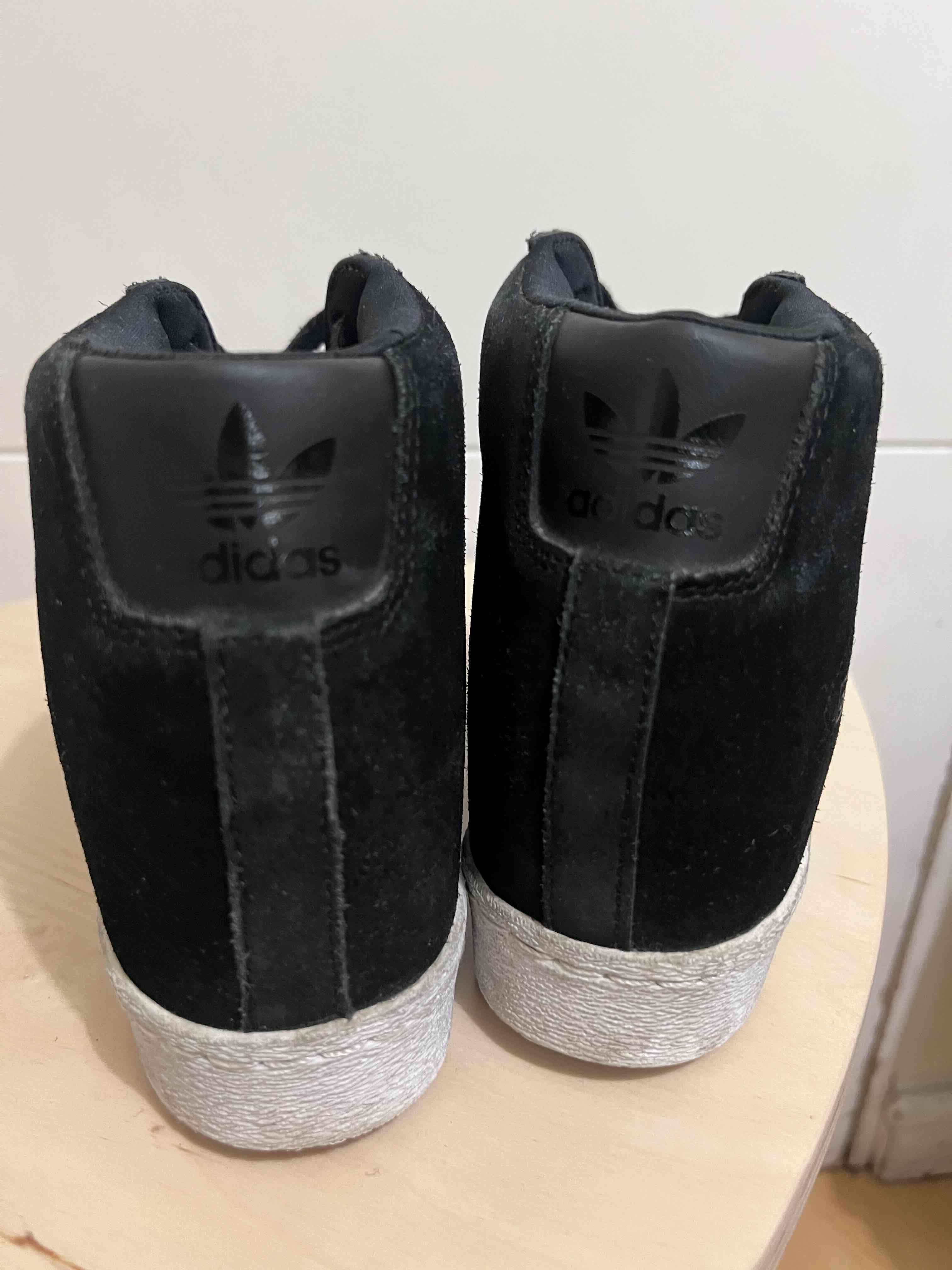 Zapatillas Adidas  negras con puntera metálica - miniatura 3