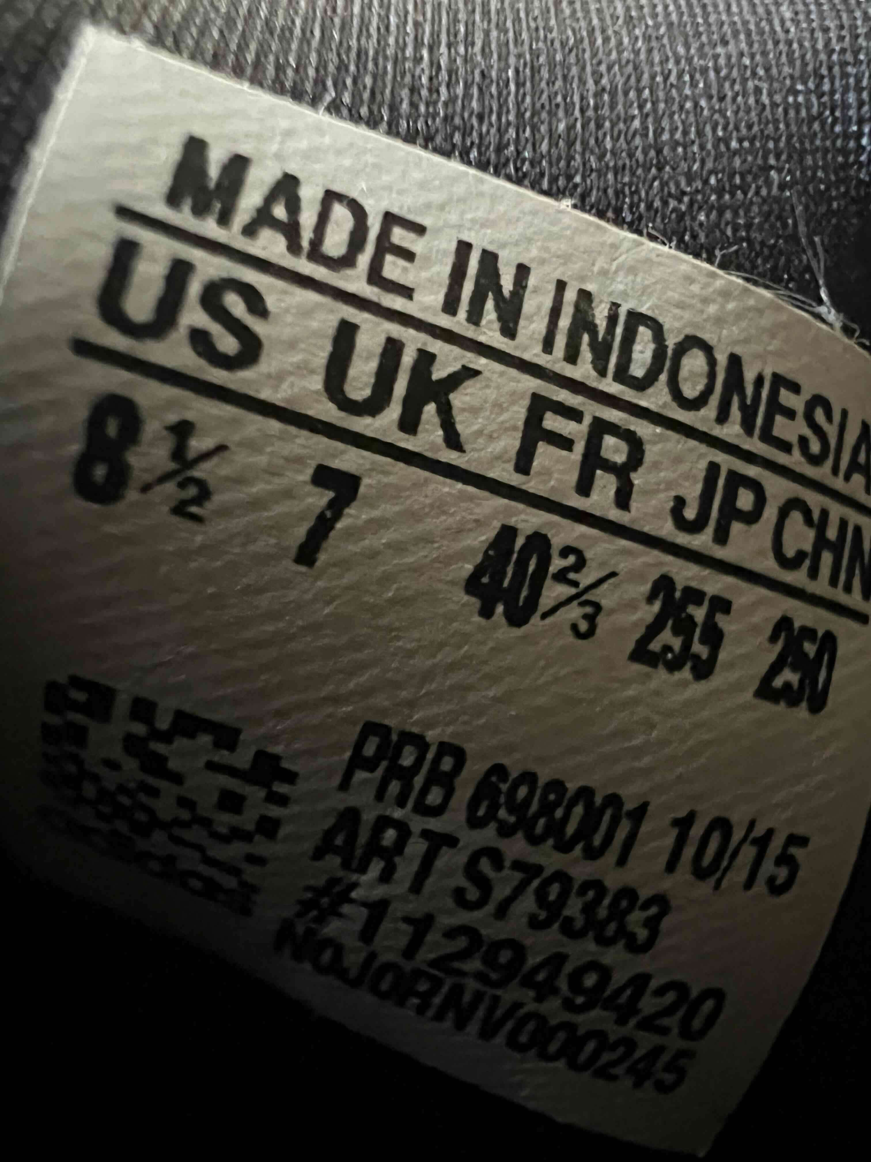 Zapatillas Adidas  negras con puntera metálica - miniatura 4