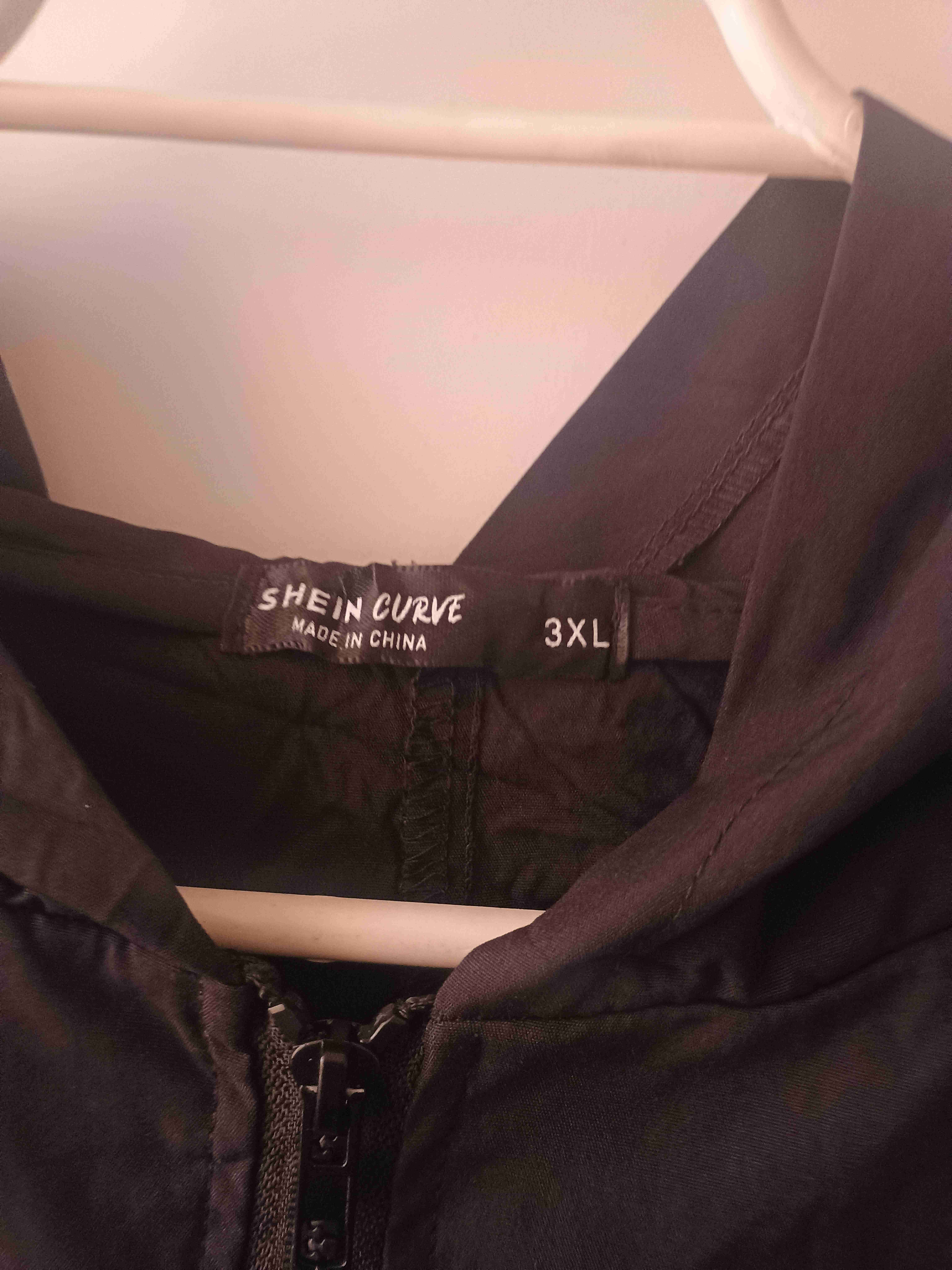 Chaqueta larga negra con capucha - miniatura 3