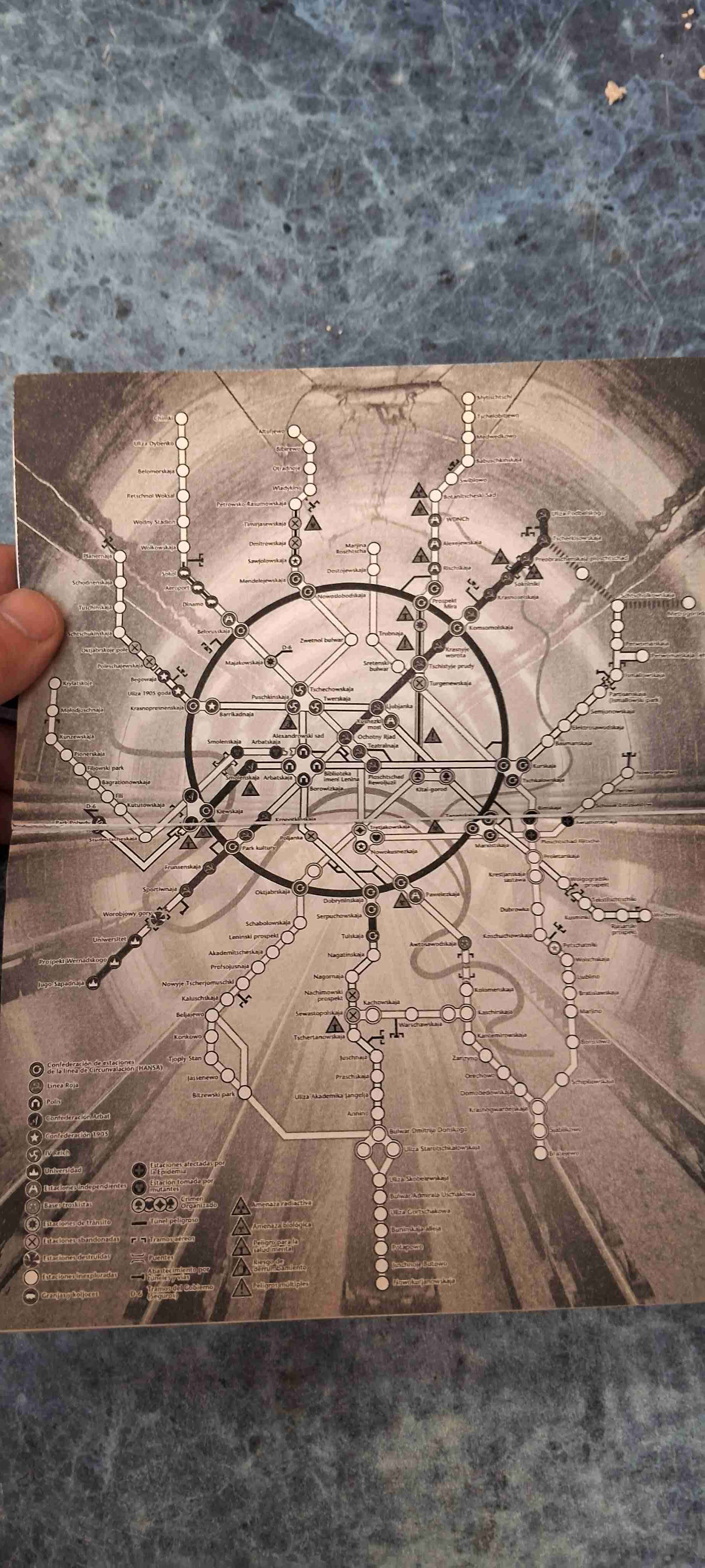 Libro Metro 2033 - Dmitry Glukhovsky - miniatura 4