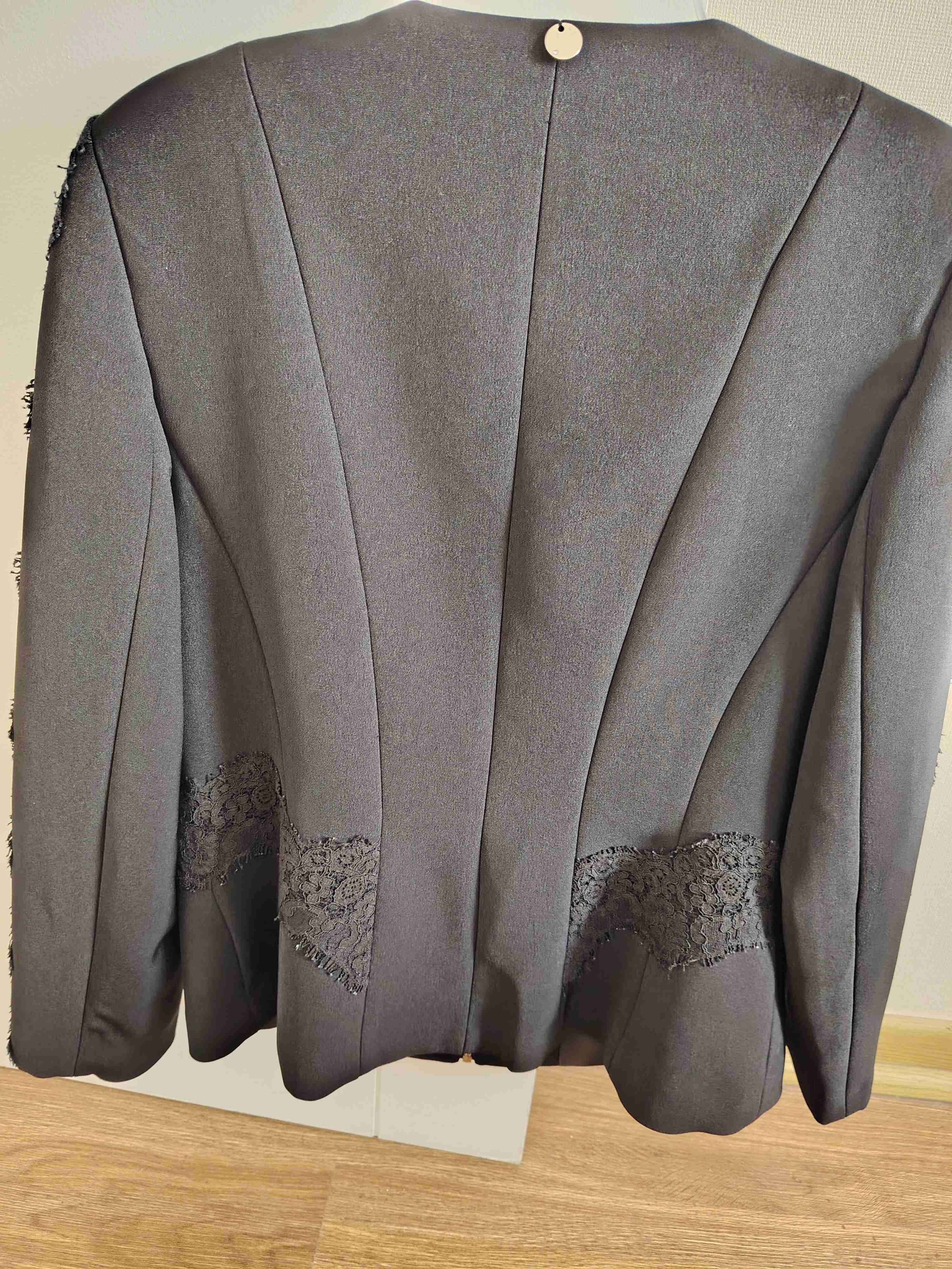 Chaqueta negra con encaje Liola - miniatura 3