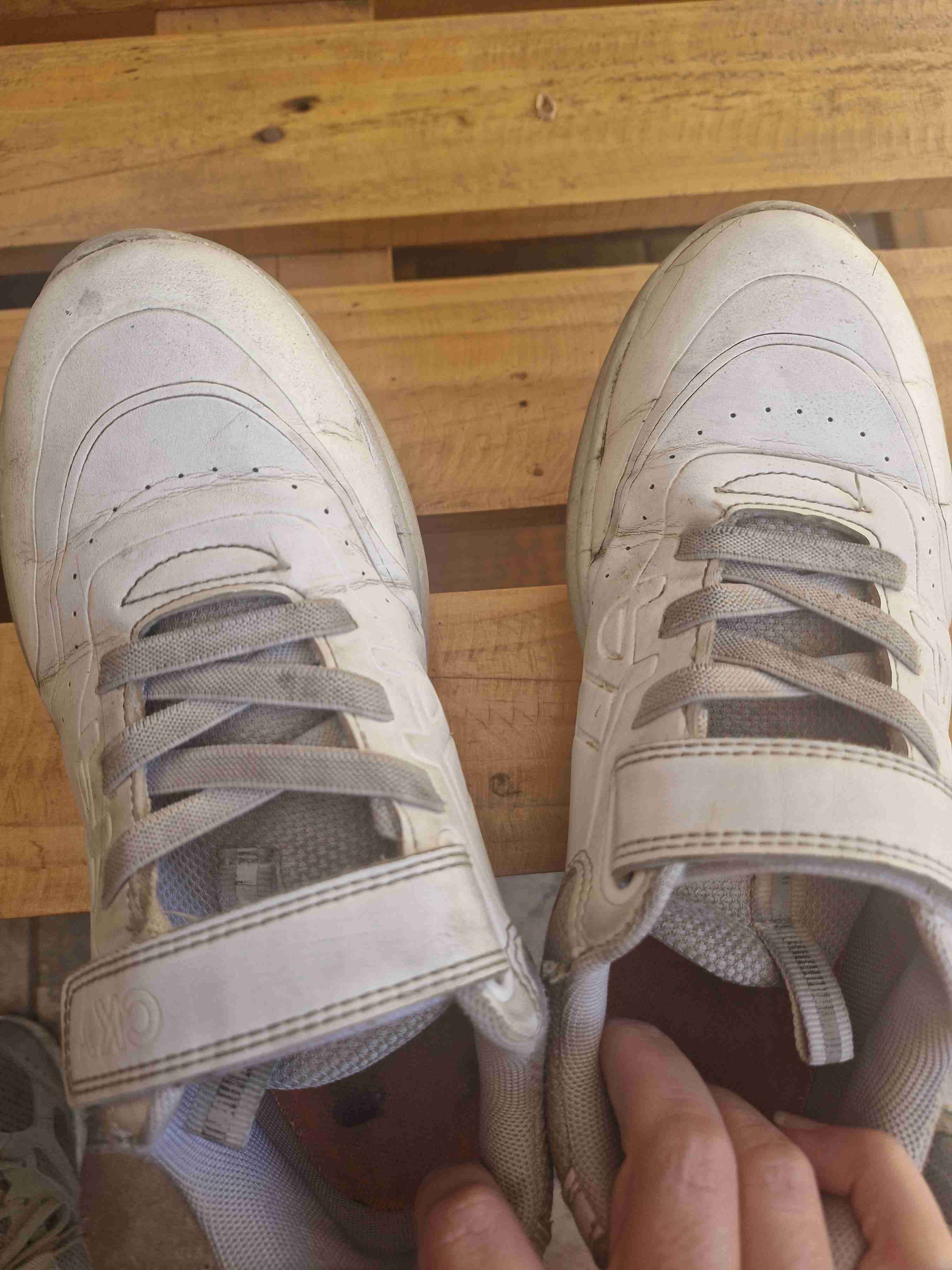 Zapatillas blancas con velcro - miniatura 2