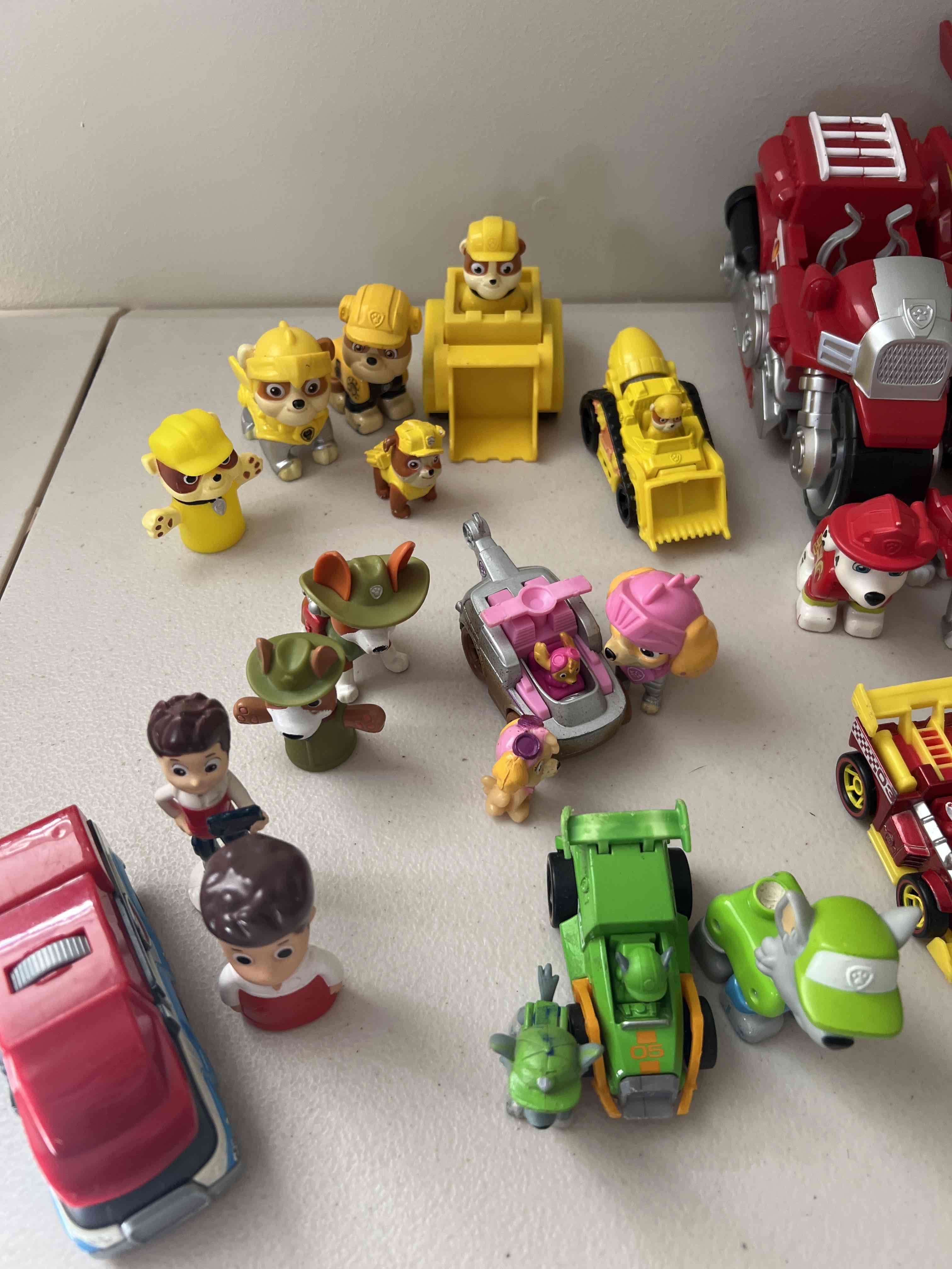 Lote de juguetes de vehículos y figuras PAW PATROL - miniatura 2