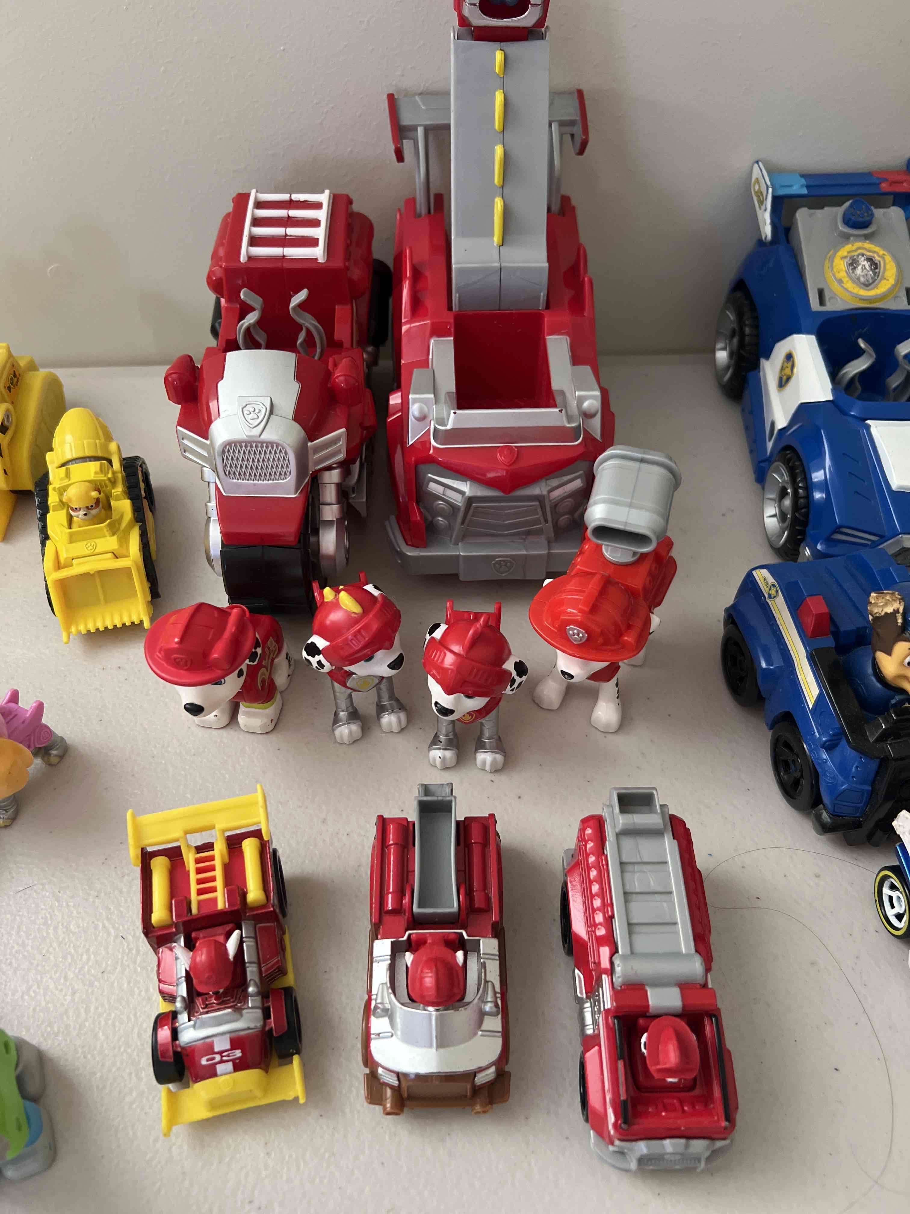 Lote de juguetes de vehículos y figuras PAW PATROL - miniatura 3