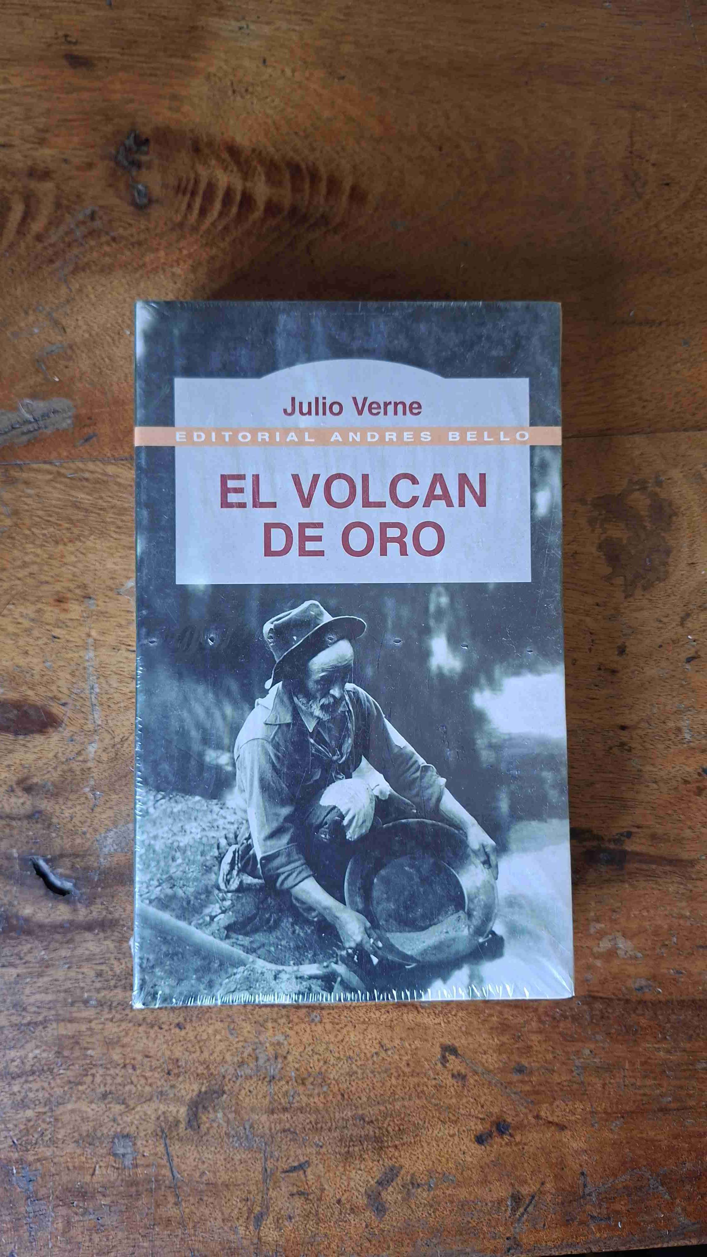 Libro 'El Volcán de Oro' Julio Verne